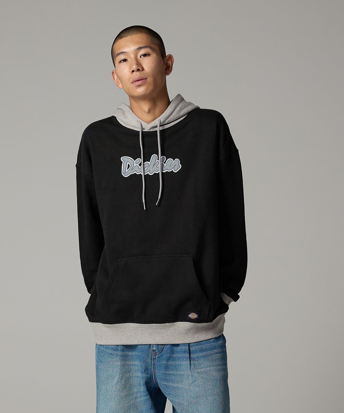 디키즈(DICKIES) 커시브 로고 투톤 후디 Black