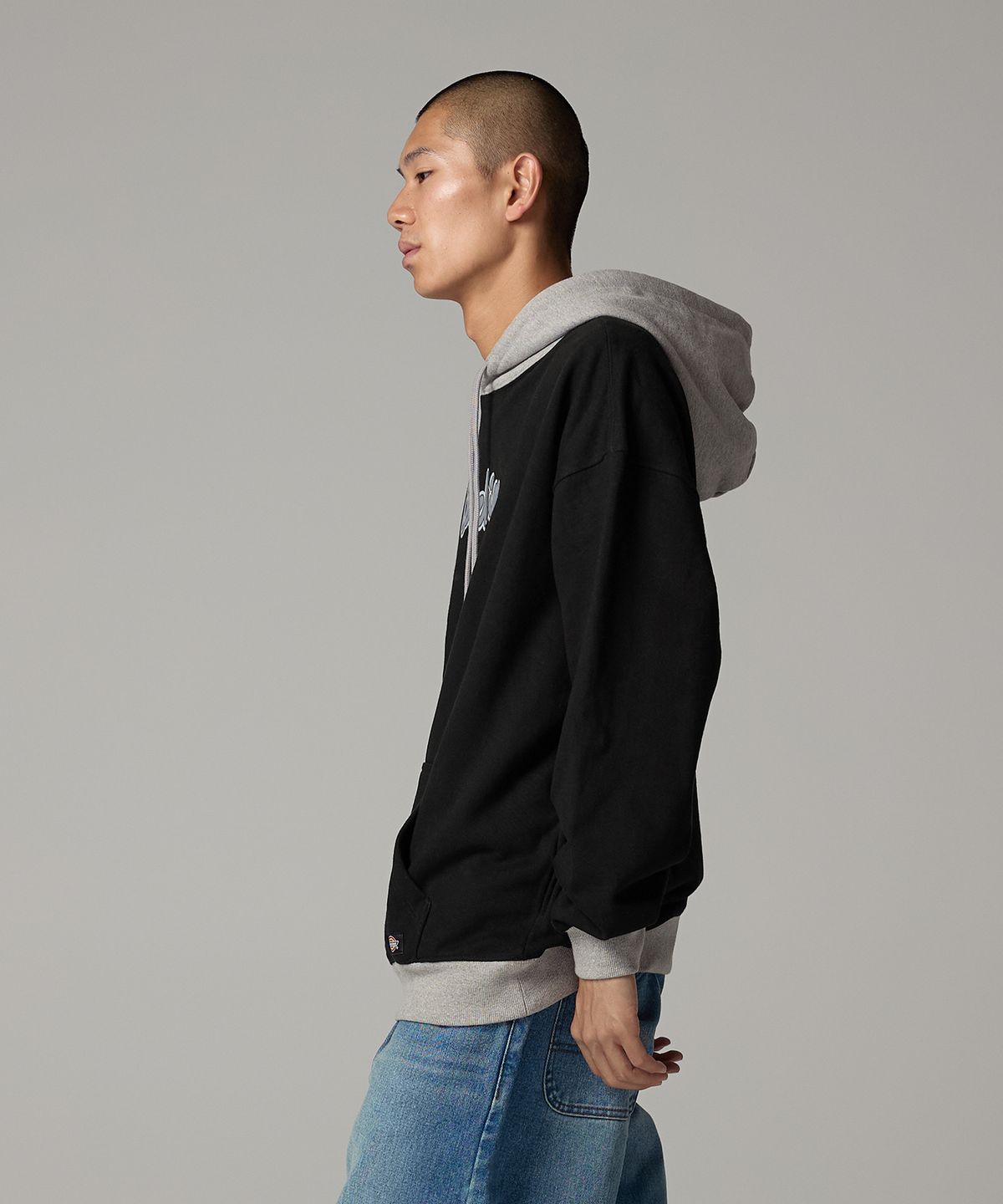 디키즈(DICKIES) 커시브 로고 투톤 후디 Black
