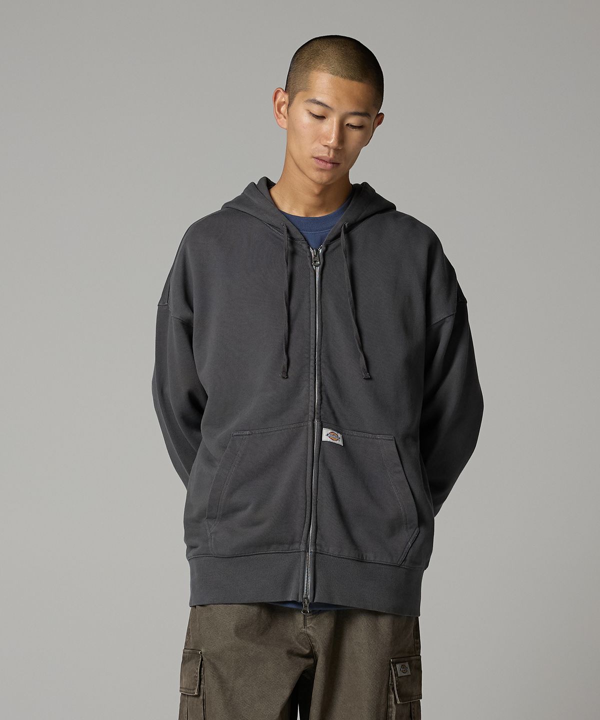 디키즈(DICKIES) 가먼트 다이드 베이직 후드 집업 Charcoal