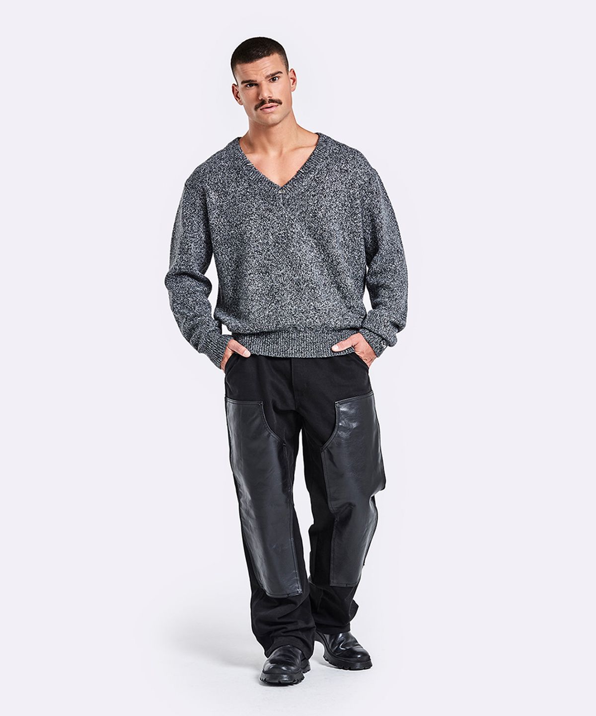 51퍼센트(51PERCENT) Piercing V Neck Knit - Black