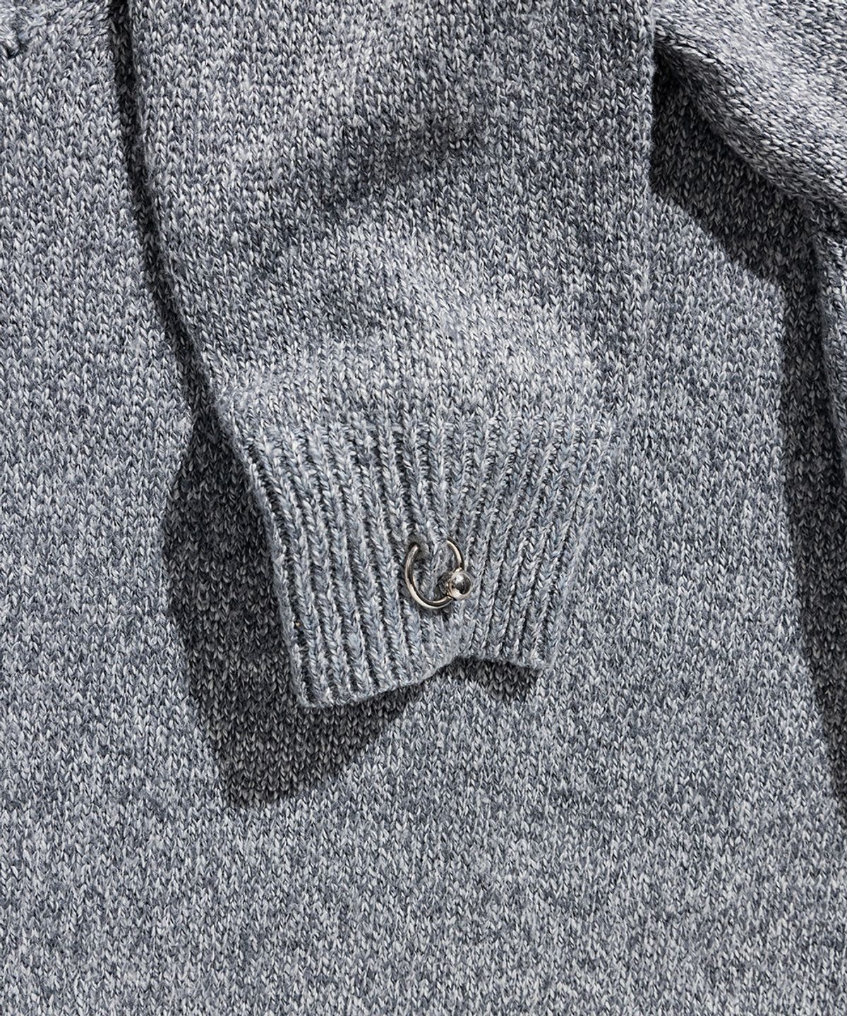 51퍼센트(51PERCENT) Piercing V Neck Knit - Grey