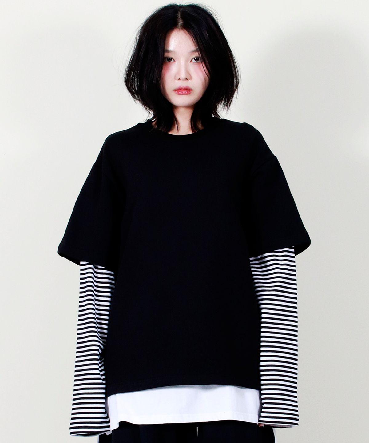 드마크(DEMARC) LAYERED SLEEVE BOXY FIT CREW NECK T-SHIRT BLACK