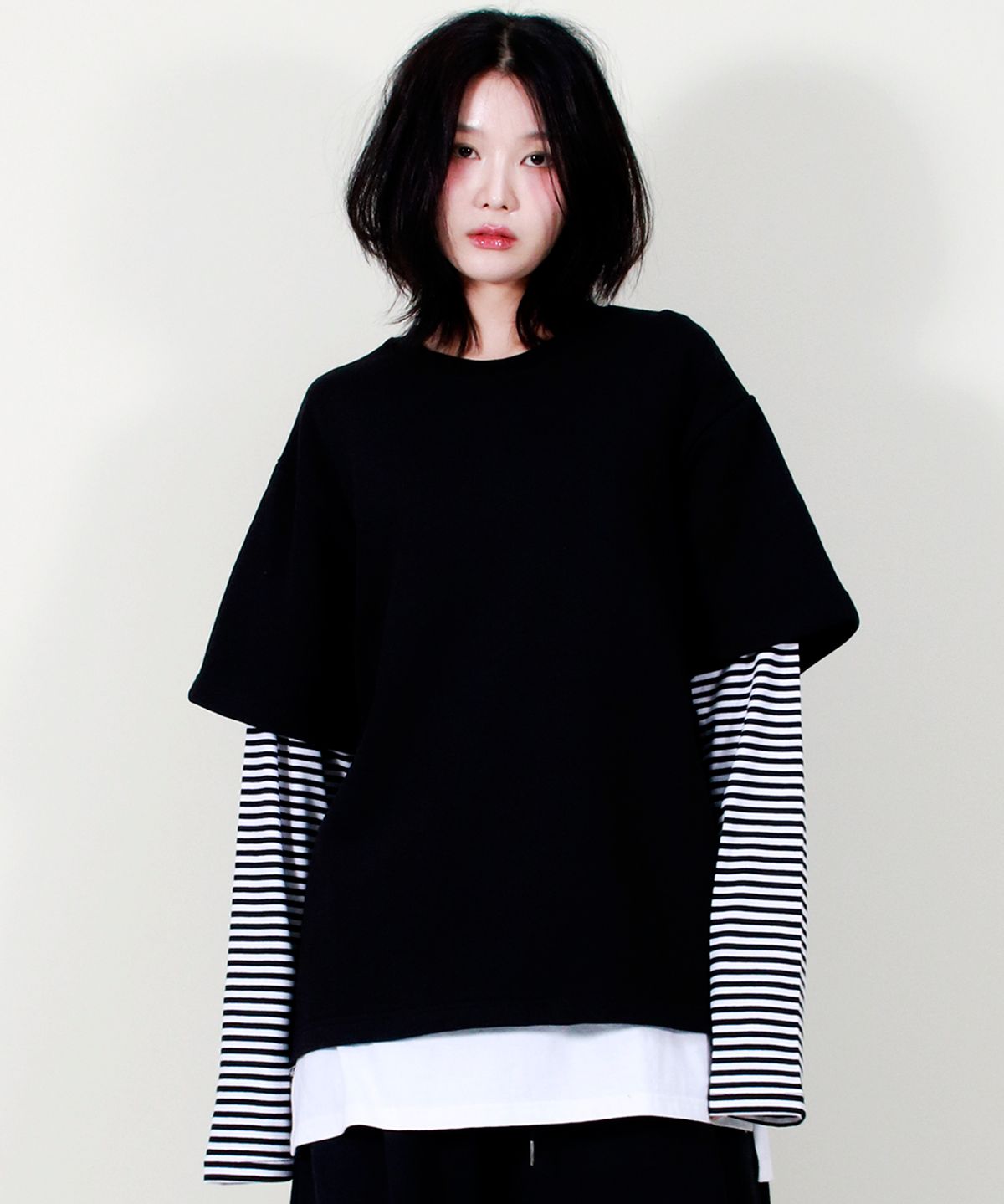 드마크(DEMARC) LAYERED SLEEVE BOXY FIT CREW NECK T-SHIRT BLACK