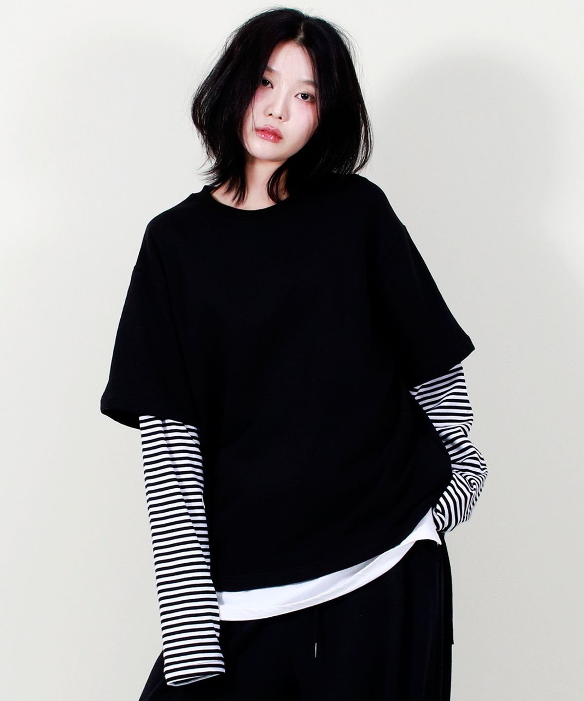드마크(DEMARC) LAYERED SLEEVE BOXY FIT CREW NECK T-SHIRT BLACK