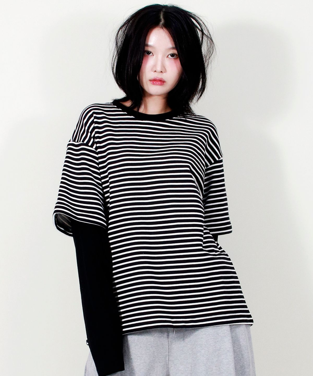 드마크(DEMARC) LAYERED SLEEVE BOXY FIT CREW NECK T-SHIRT STRIPE-BLACK