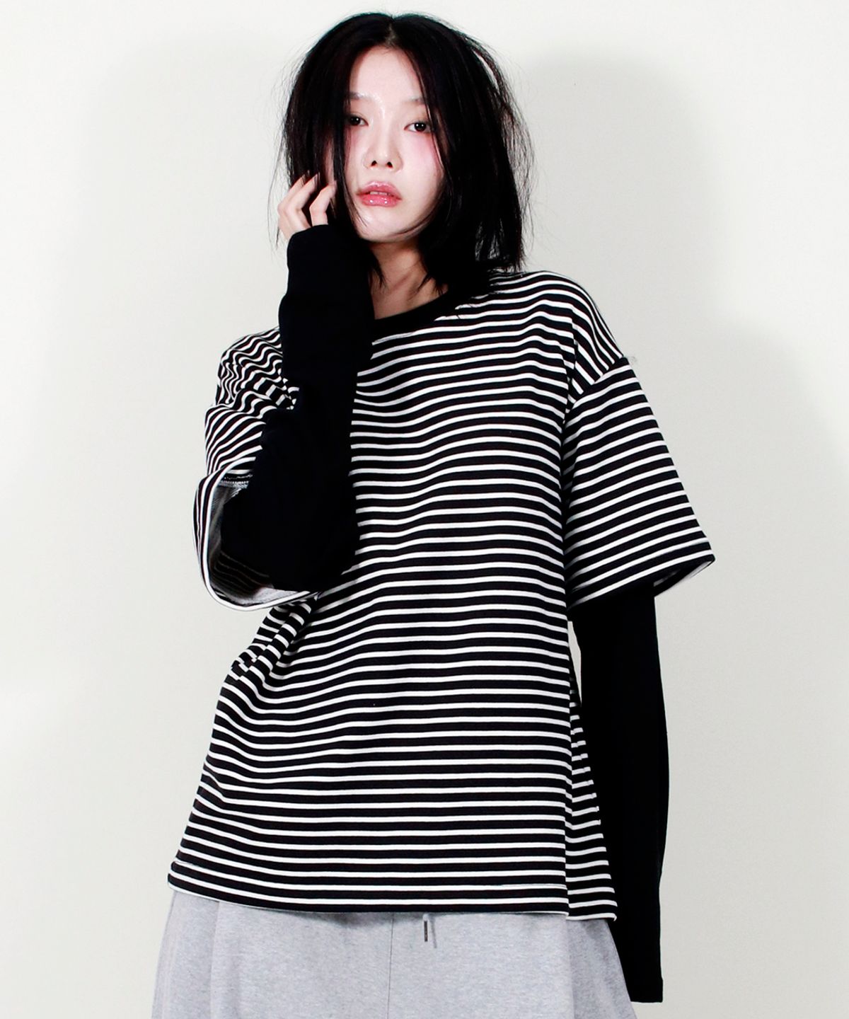 드마크(DEMARC) LAYERED SLEEVE BOXY FIT CREW NECK T-SHIRT STRIPE-BLACK