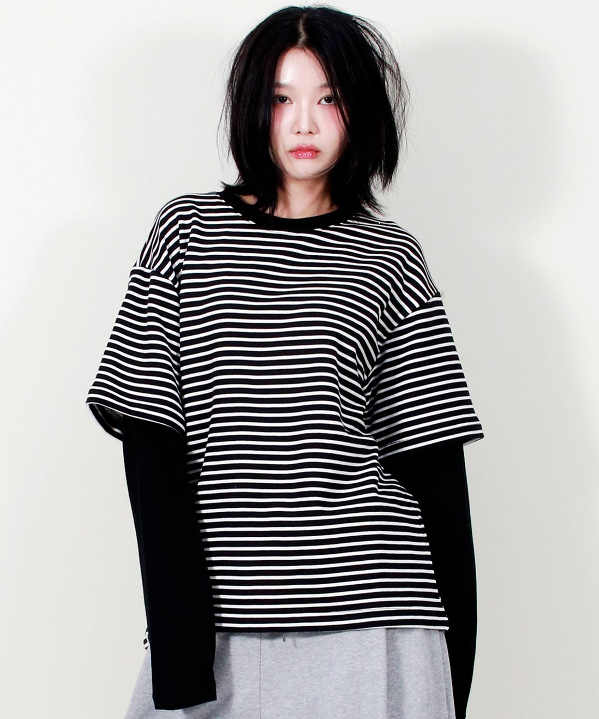 드마크(DEMARC) LAYERED SLEEVE BOXY FIT CREW NECK T-SHIRT STRIPE-BLACK