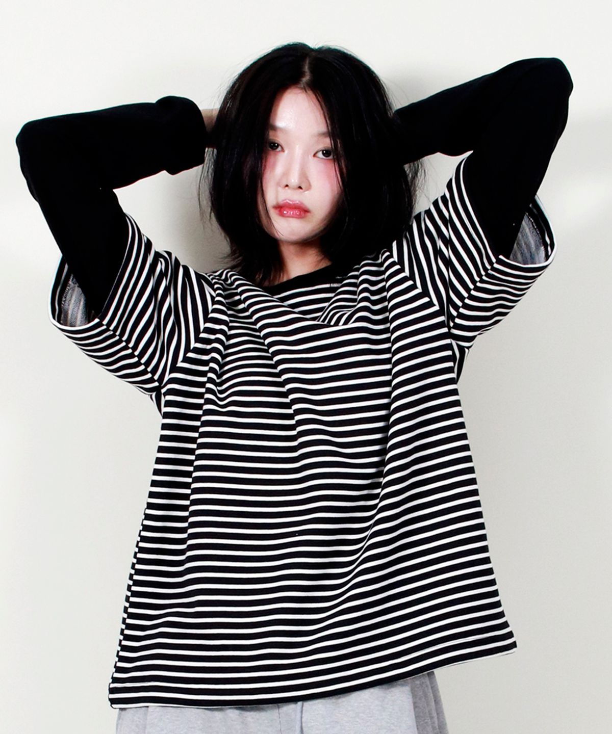 드마크(DEMARC) LAYERED SLEEVE BOXY FIT CREW NECK T-SHIRT STRIPE-BLACK