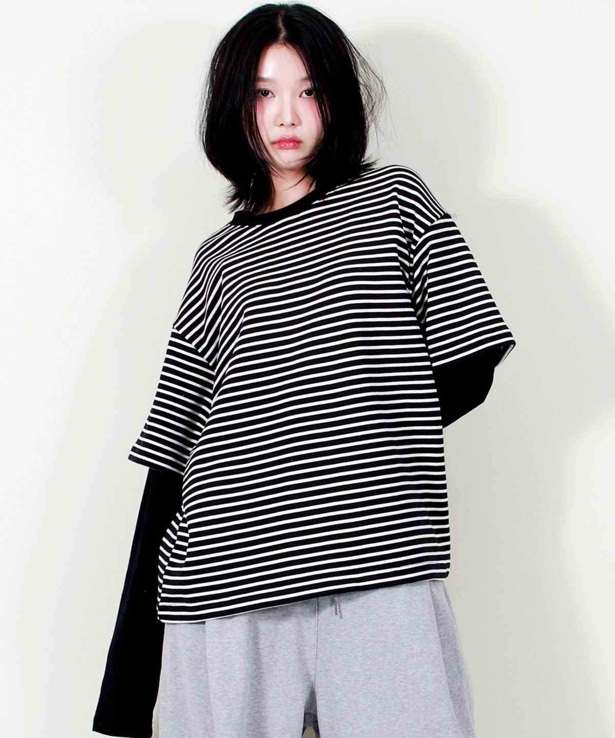 드마크(DEMARC) LAYERED SLEEVE BOXY FIT CREW NECK T-SHIRT STRIPE-BLACK