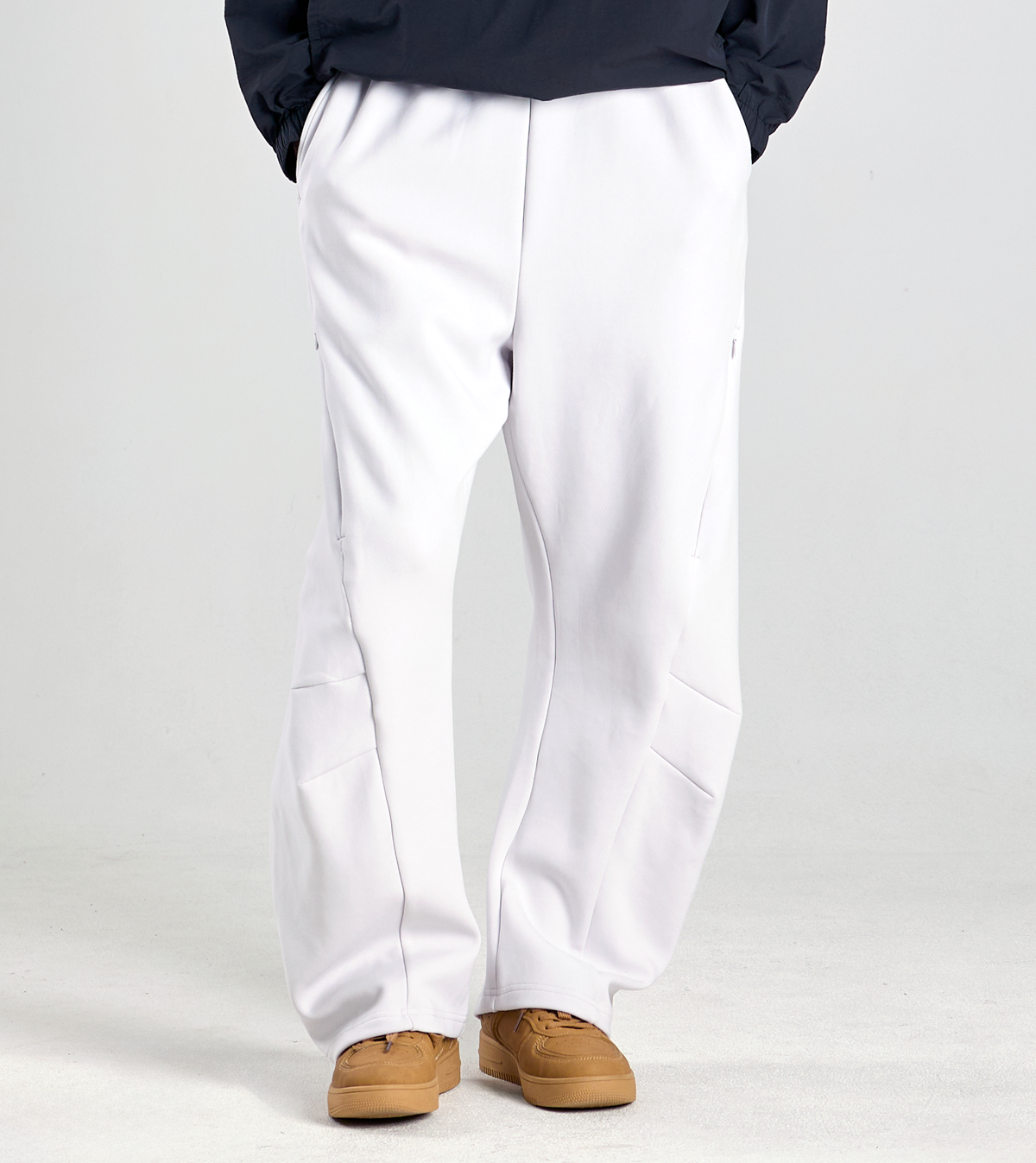 버튼서울(BUTTON SEOUL) 라이크라(LYCRA) 커브드 밴딩팬츠 (화이트)