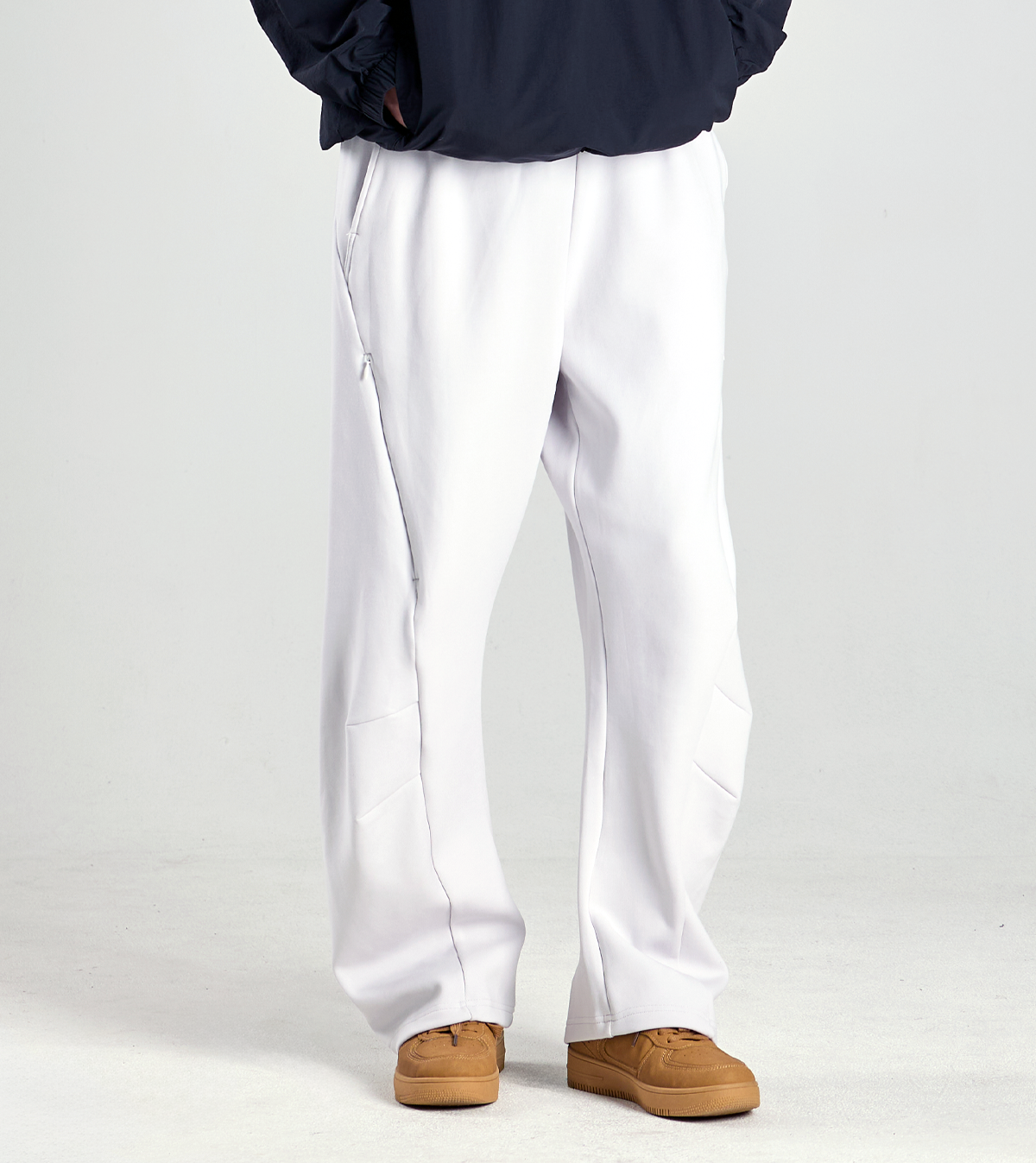 버튼서울(BUTTON SEOUL) 라이크라(LYCRA) 커브드 밴딩팬츠 (화이트)