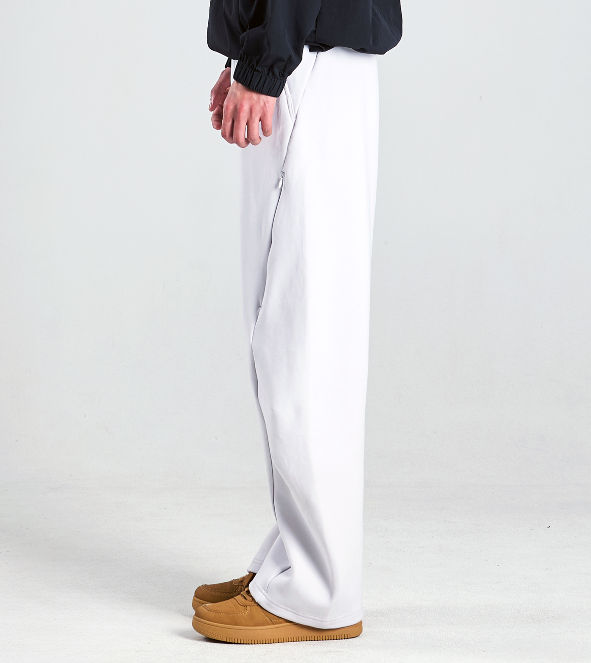 버튼서울(BUTTON SEOUL) 라이크라(LYCRA) 커브드 밴딩팬츠 (화이트)