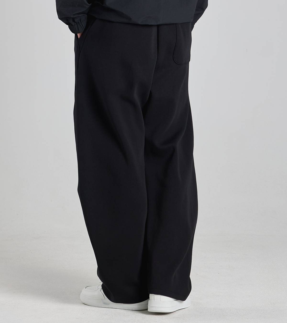 버튼서울(BUTTON SEOUL) 라이크라(LYCRA) 커브드 밴딩팬츠 (블랙)