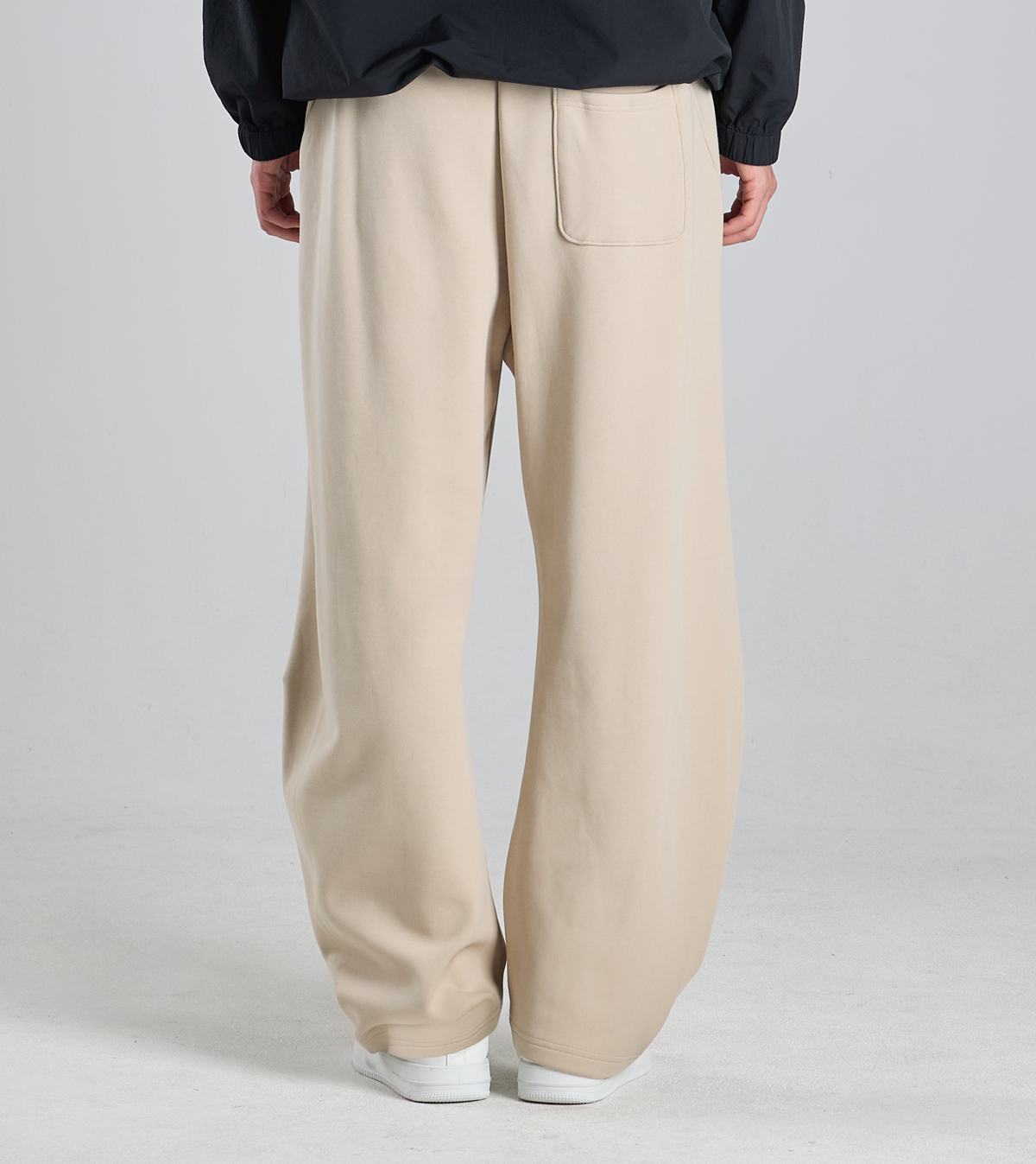 버튼서울(BUTTON SEOUL) 라이크라(LYCRA) 커브드 밴딩팬츠 (베이지)