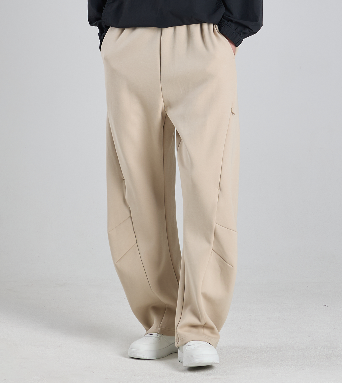 버튼서울(BUTTON SEOUL) 라이크라(LYCRA) 커브드 밴딩팬츠 (베이지)