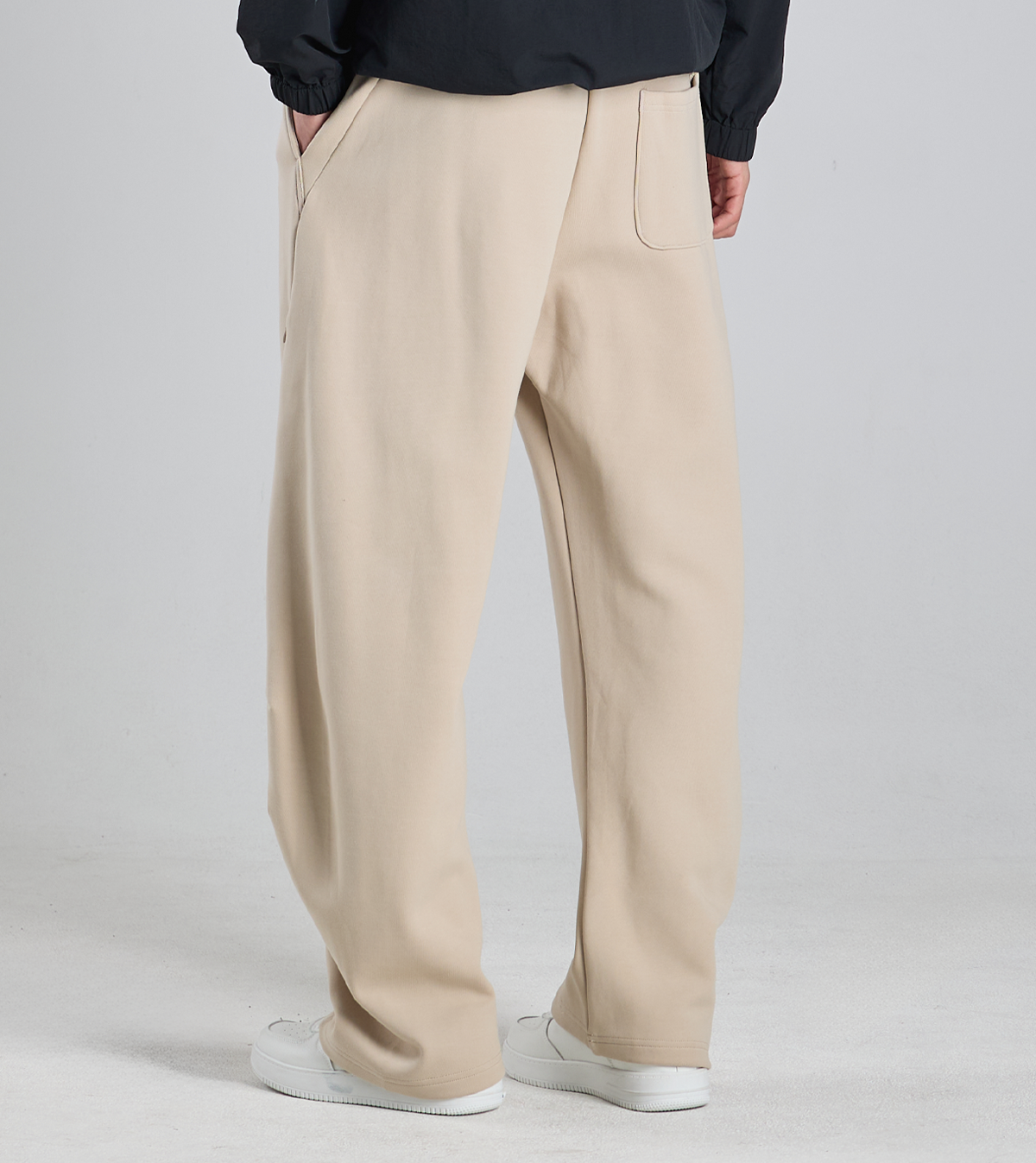 버튼서울(BUTTON SEOUL) 라이크라(LYCRA) 커브드 밴딩팬츠 (베이지)
