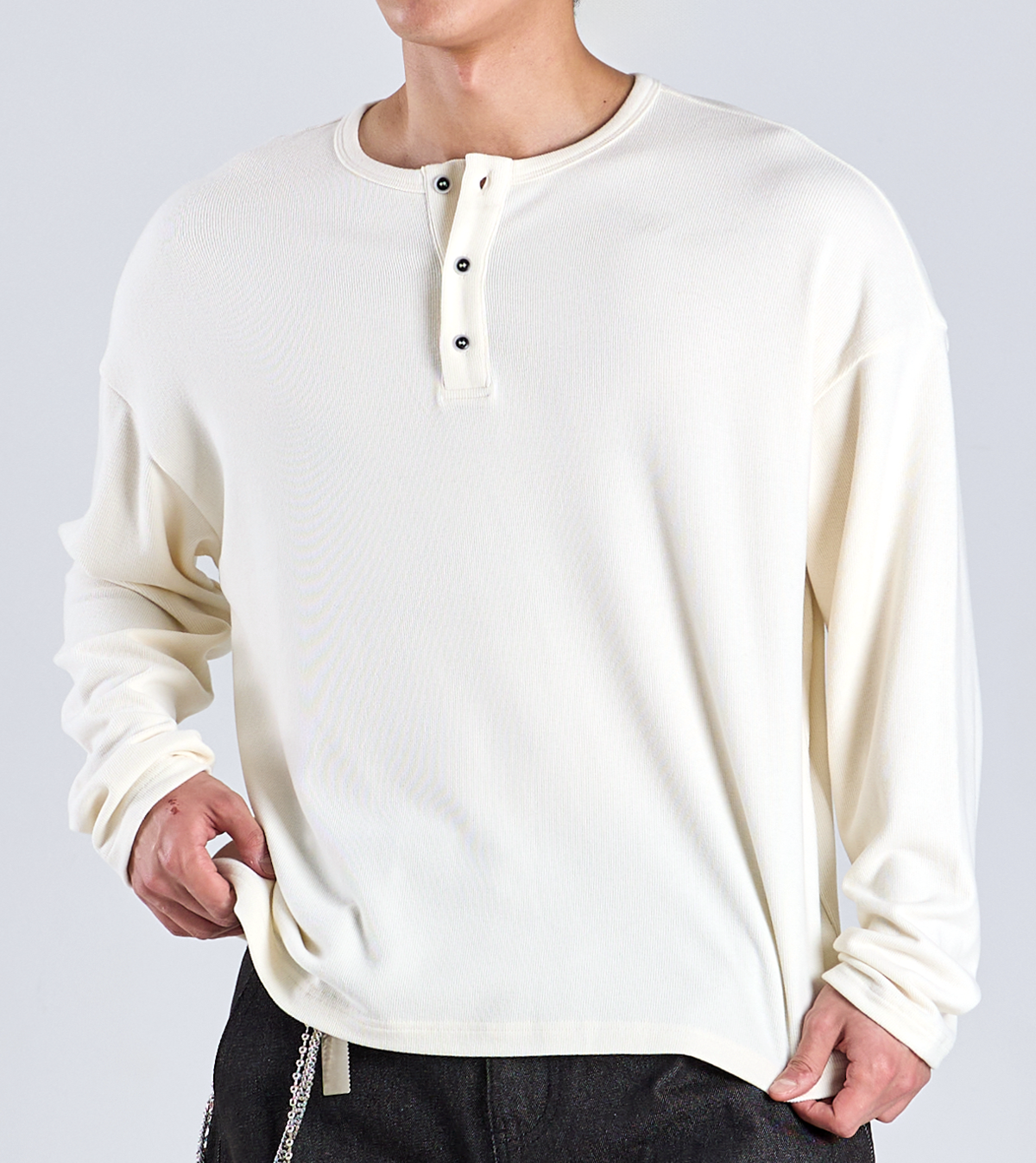 버튼서울(BUTTON SEOUL) EcoCosy 헨리넥 니트 티셔츠 (아이보리)