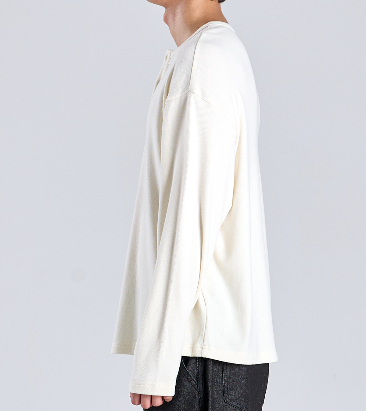 버튼서울(BUTTON SEOUL) EcoCosy 헨리넥 니트 티셔츠 (아이보리)