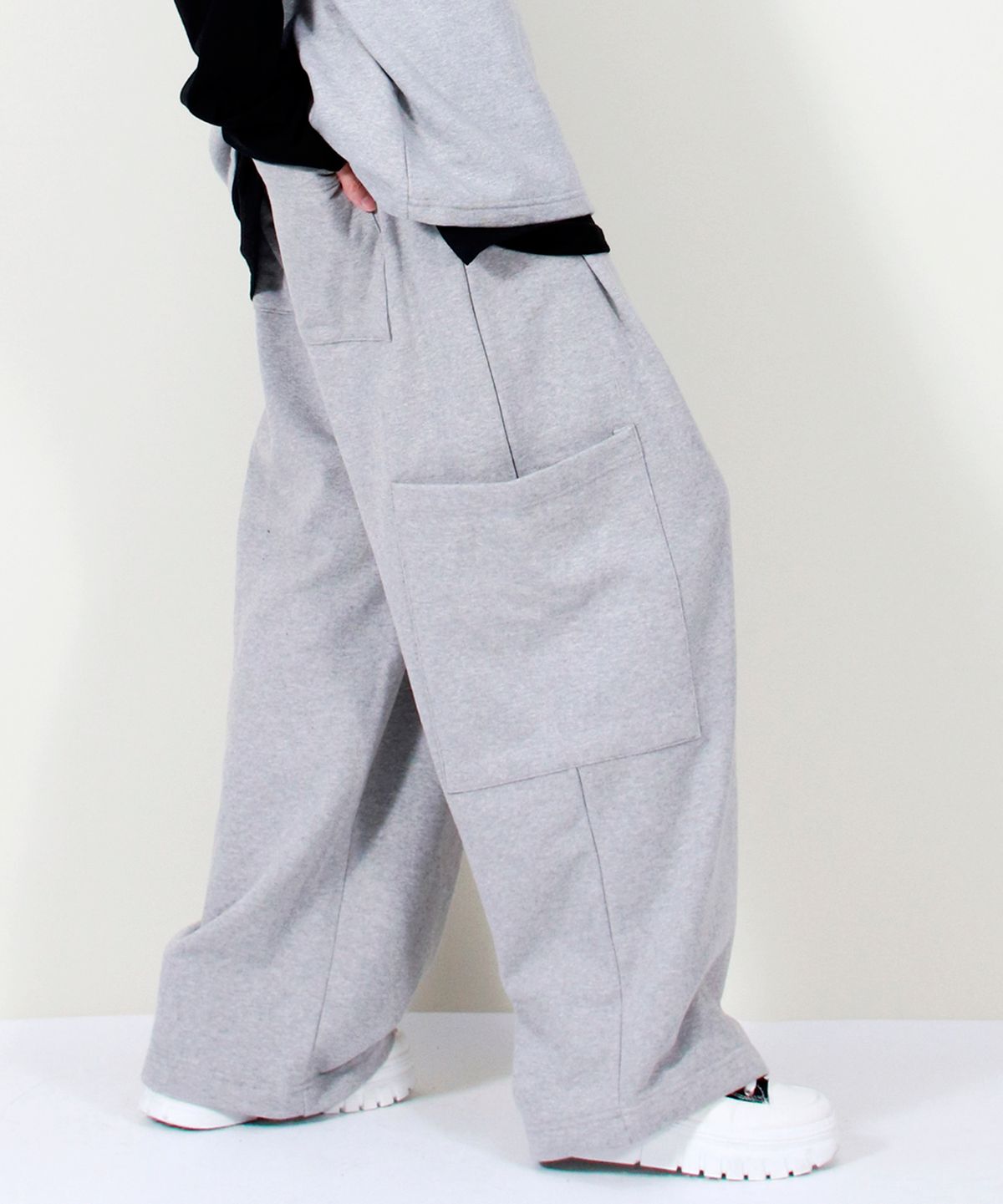 드마크(DEMARC) SIDE POCKET WIDE ONE-TUCK REAL STREET SWEAT PANTS GREY