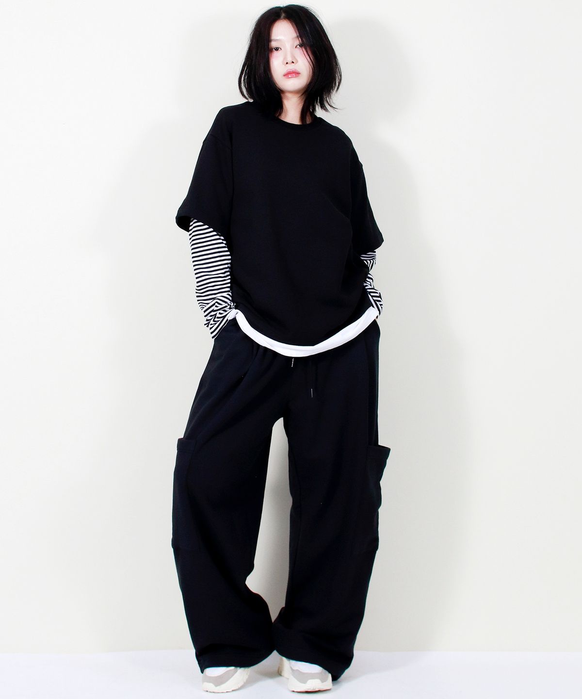 드마크(DEMARC) SIDE POCKET WIDE ONE-TUCK REAL STREET SWEAT PANTS BLACK