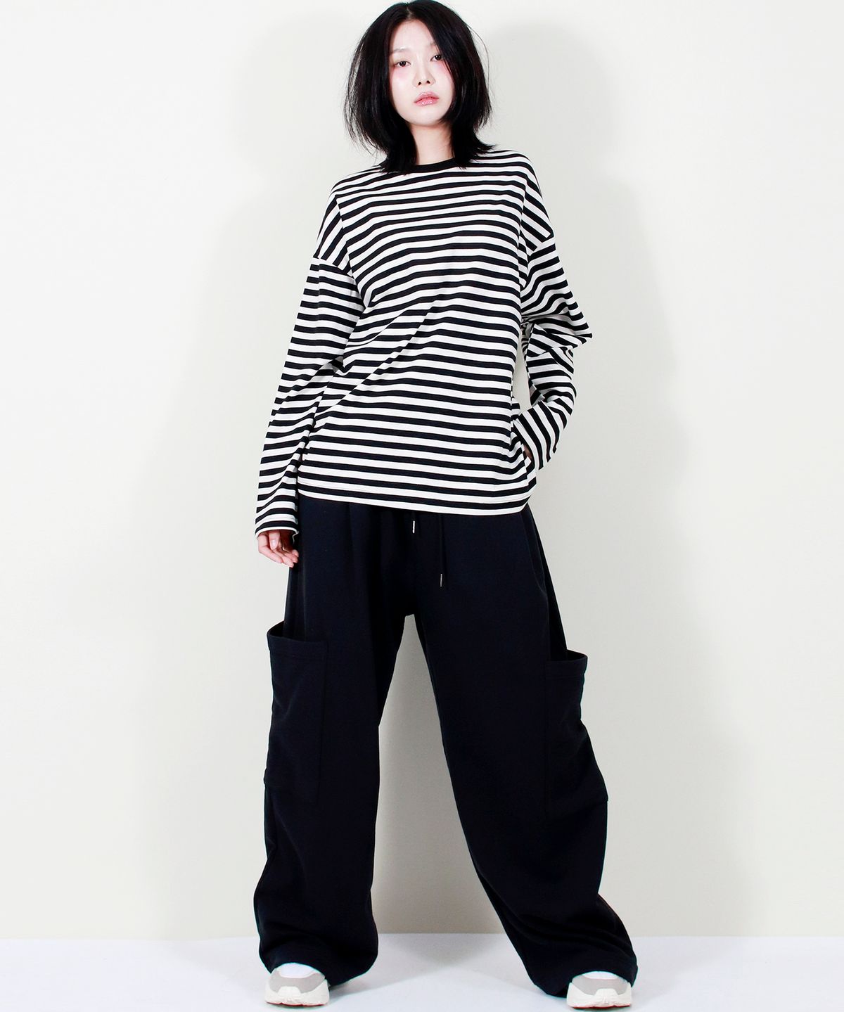 드마크(DEMARC) SIDE POCKET WIDE ONE-TUCK REAL STREET SWEAT PANTS BLACK