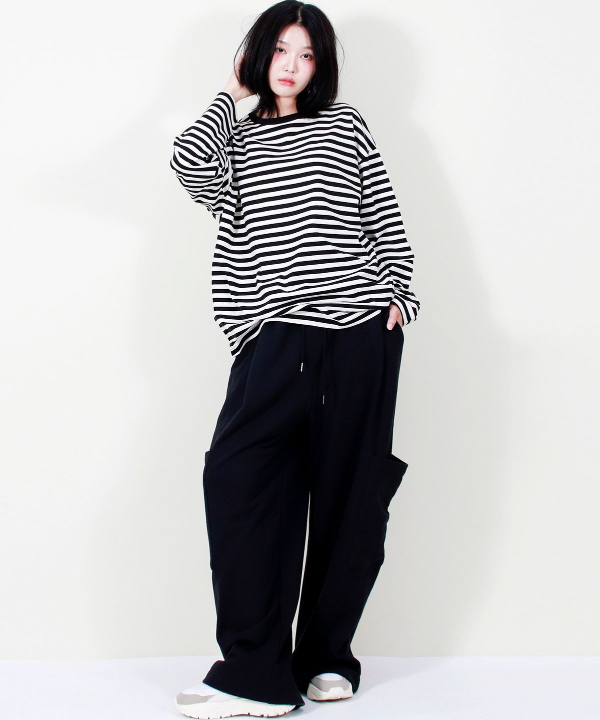드마크(DEMARC) SIDE POCKET WIDE ONE-TUCK REAL STREET SWEAT PANTS BLACK