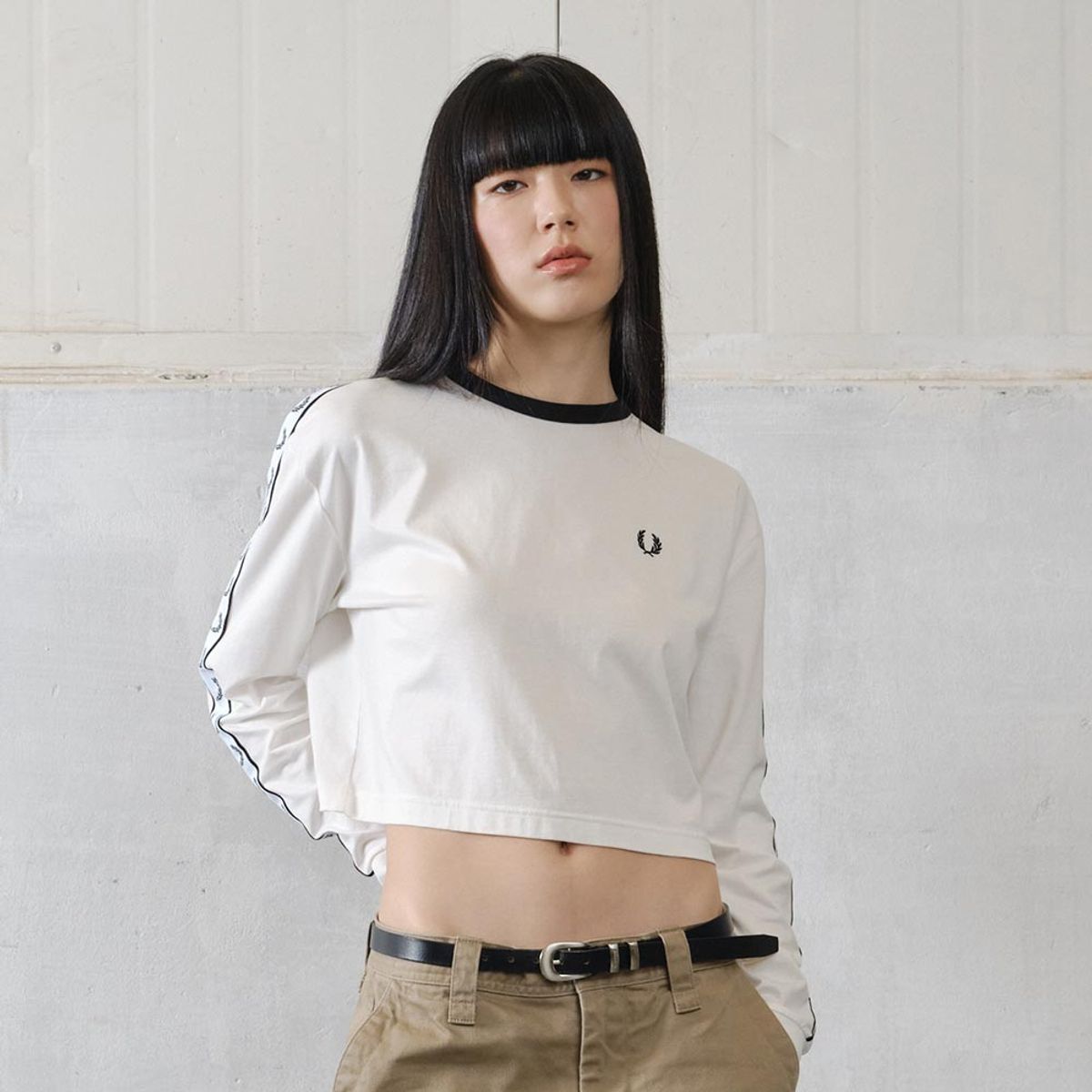 프레드페리(FRED PERRY) [Womens] 테잎 롱슬리브 티셔츠 - 스노우화이트 AFPF2531109-129