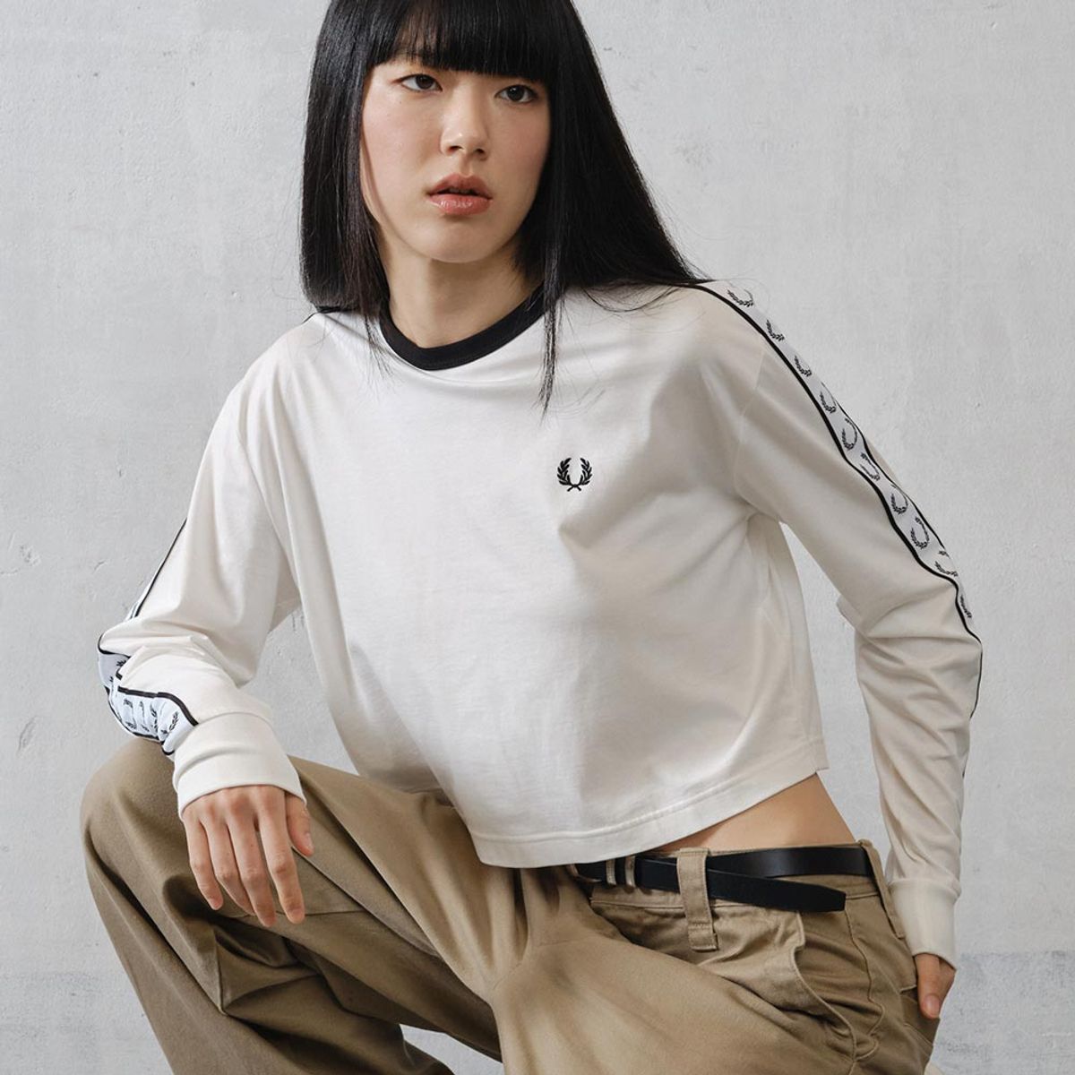 프레드페리(FRED PERRY) [Womens] 테잎 롱슬리브 티셔츠 - 스노우화이트 AFPF2531109-129