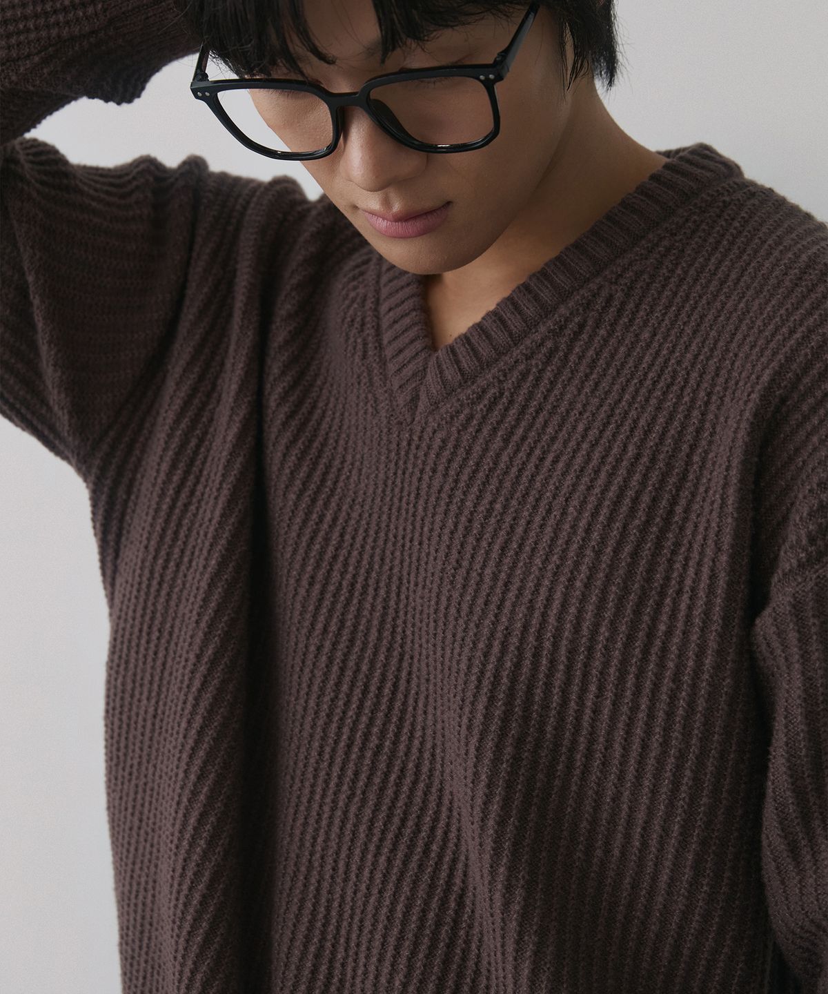 노드유(NODU) 브이넥 와플 에센셜 니트 [브라운]