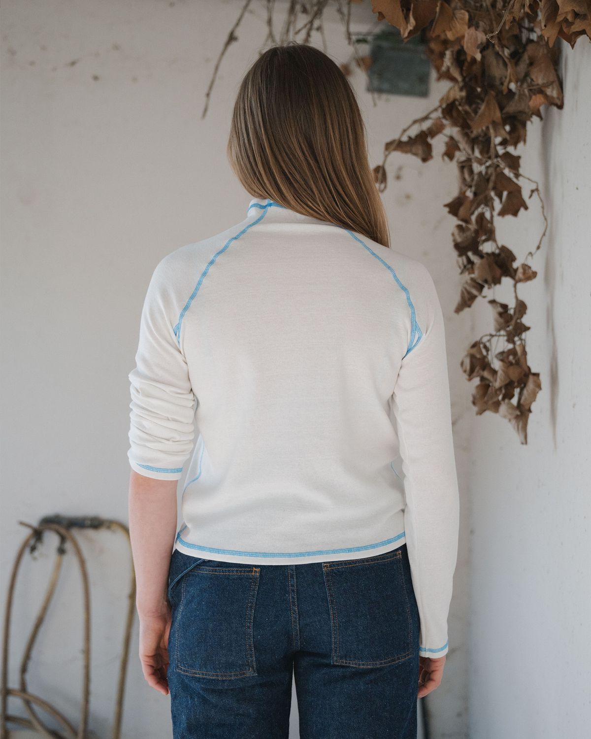 베이스레인지(BASERANGE) CAST TURTLENECK (COTTON RIB)