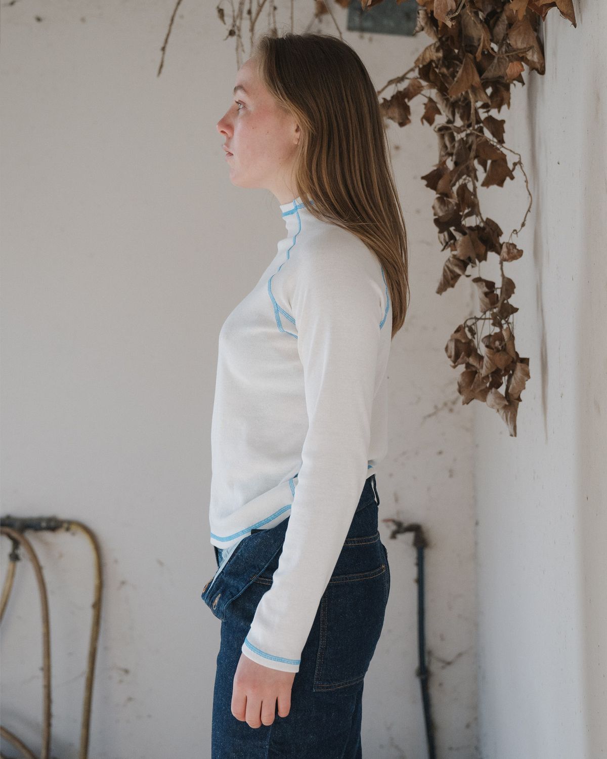 베이스레인지(BASERANGE) CAST TURTLENECK (COTTON RIB)