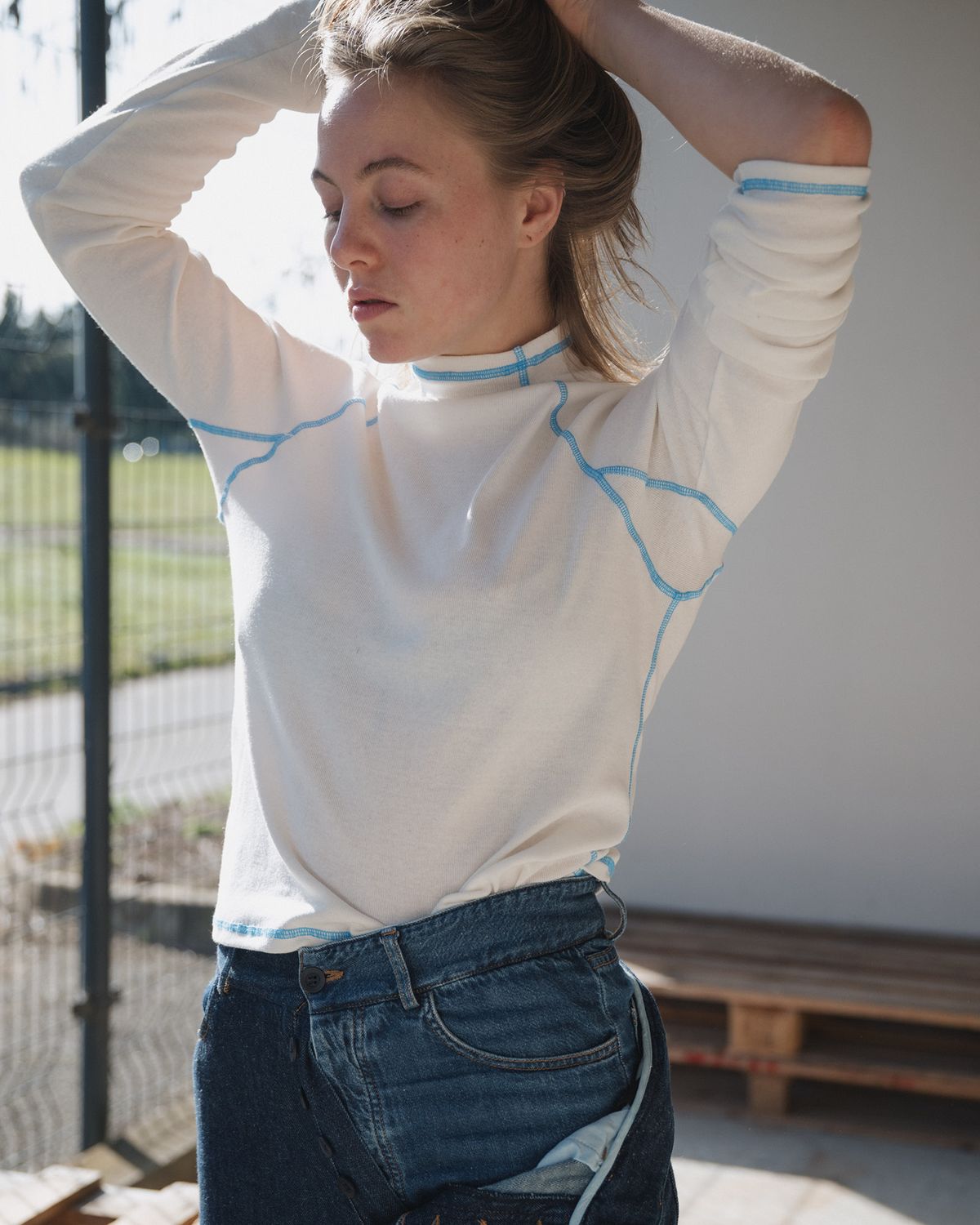 베이스레인지(BASERANGE) CAST TURTLENECK (COTTON RIB)