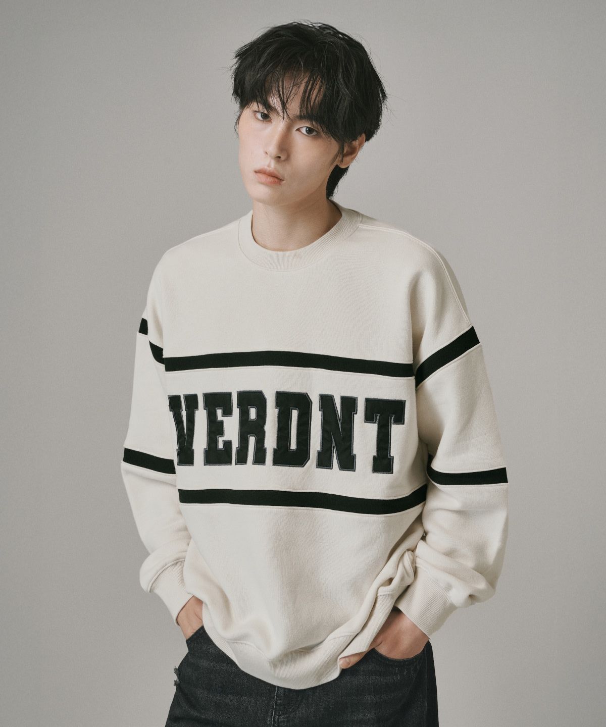 버던트(VERDNT) 버던트 배색 라인 스웨트 셔츠 [아이보리]