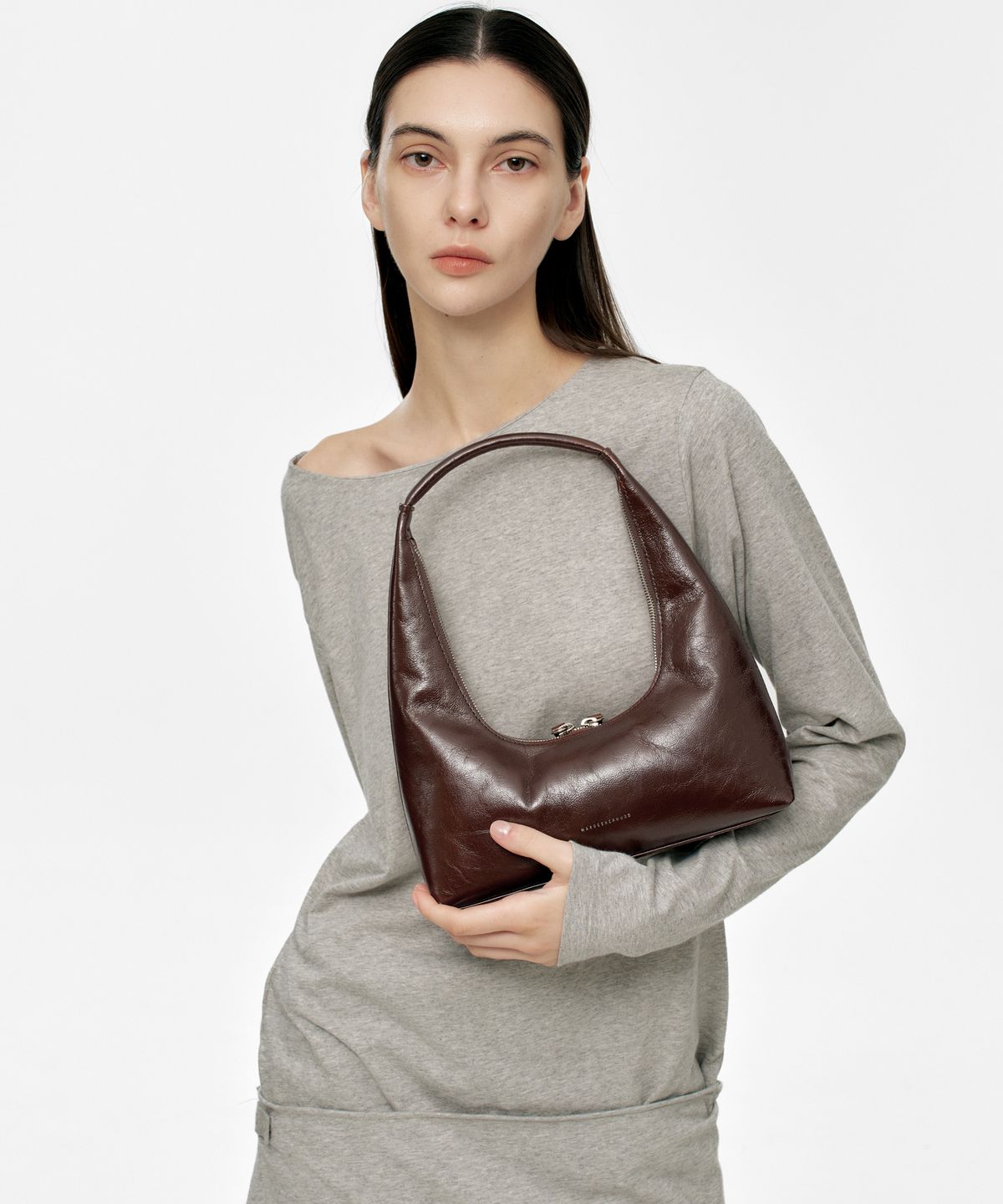마지셔우드(MARGESHERWOOD) HOBO SHOULDER_mocha crinkle