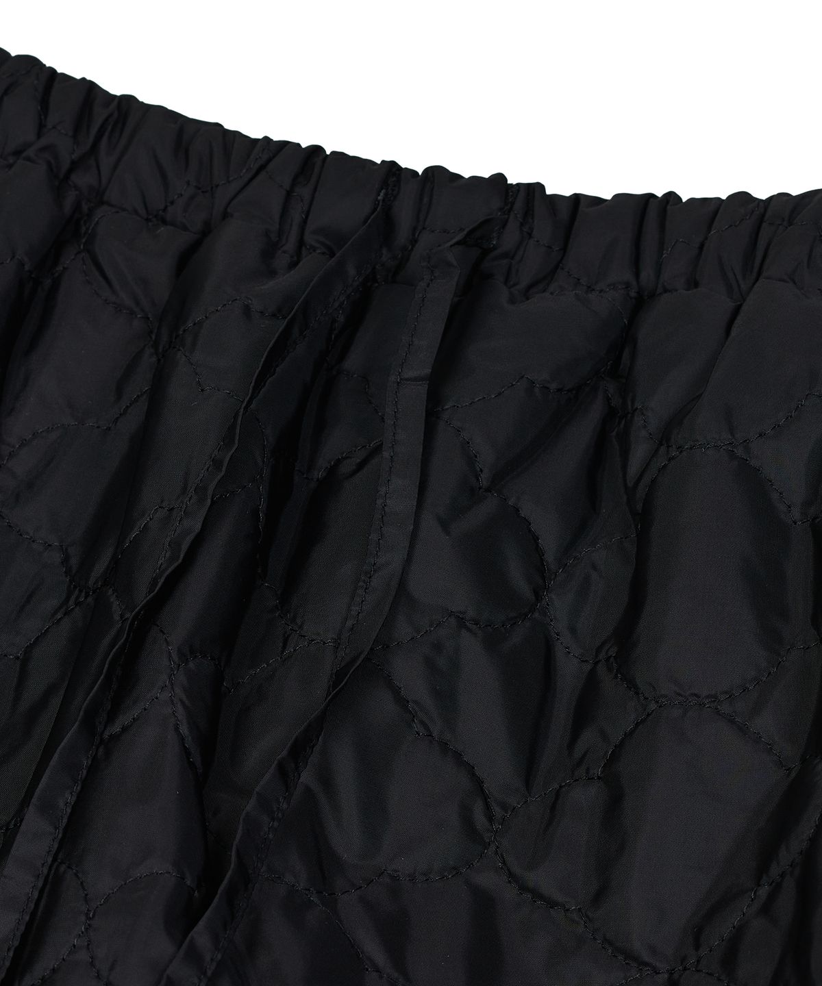 타입서비스(TYPESERVICE) Quilted Ruffled Skirt [Black]