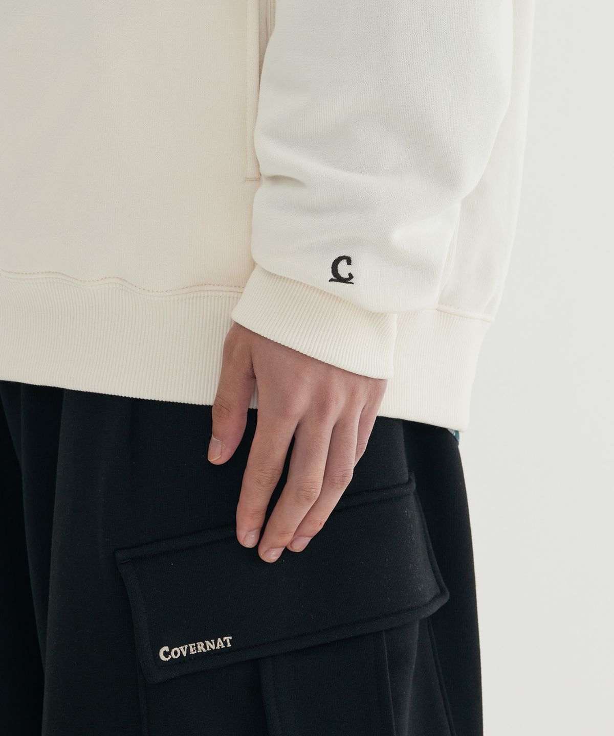 커버낫(COVERNAT) 아치로고 하프집업 맨투맨 Dark Gray