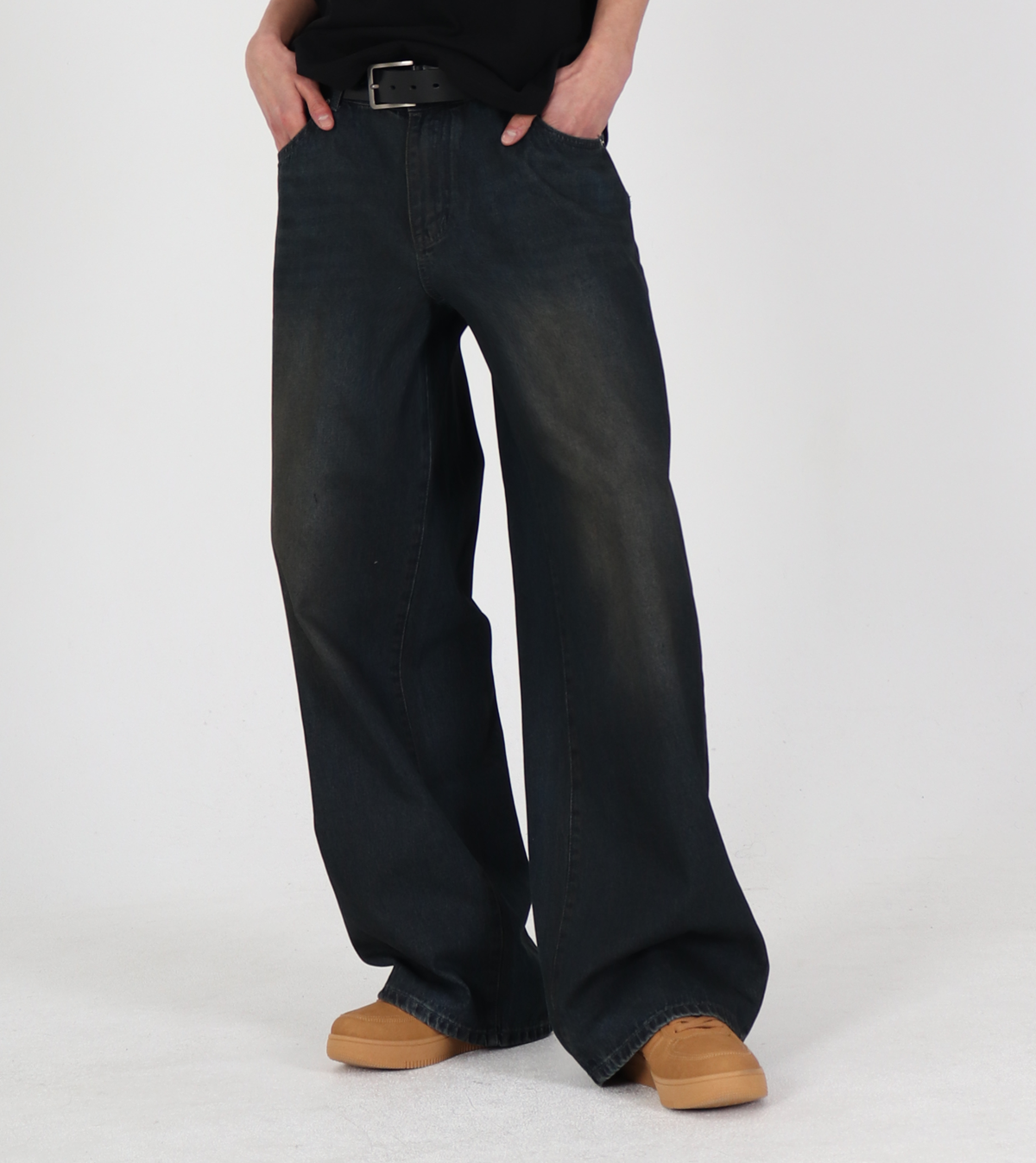 버튼서울(BUTTON SEOUL) 캣브러시 커브드 와이드 데님 팬츠 [진청]