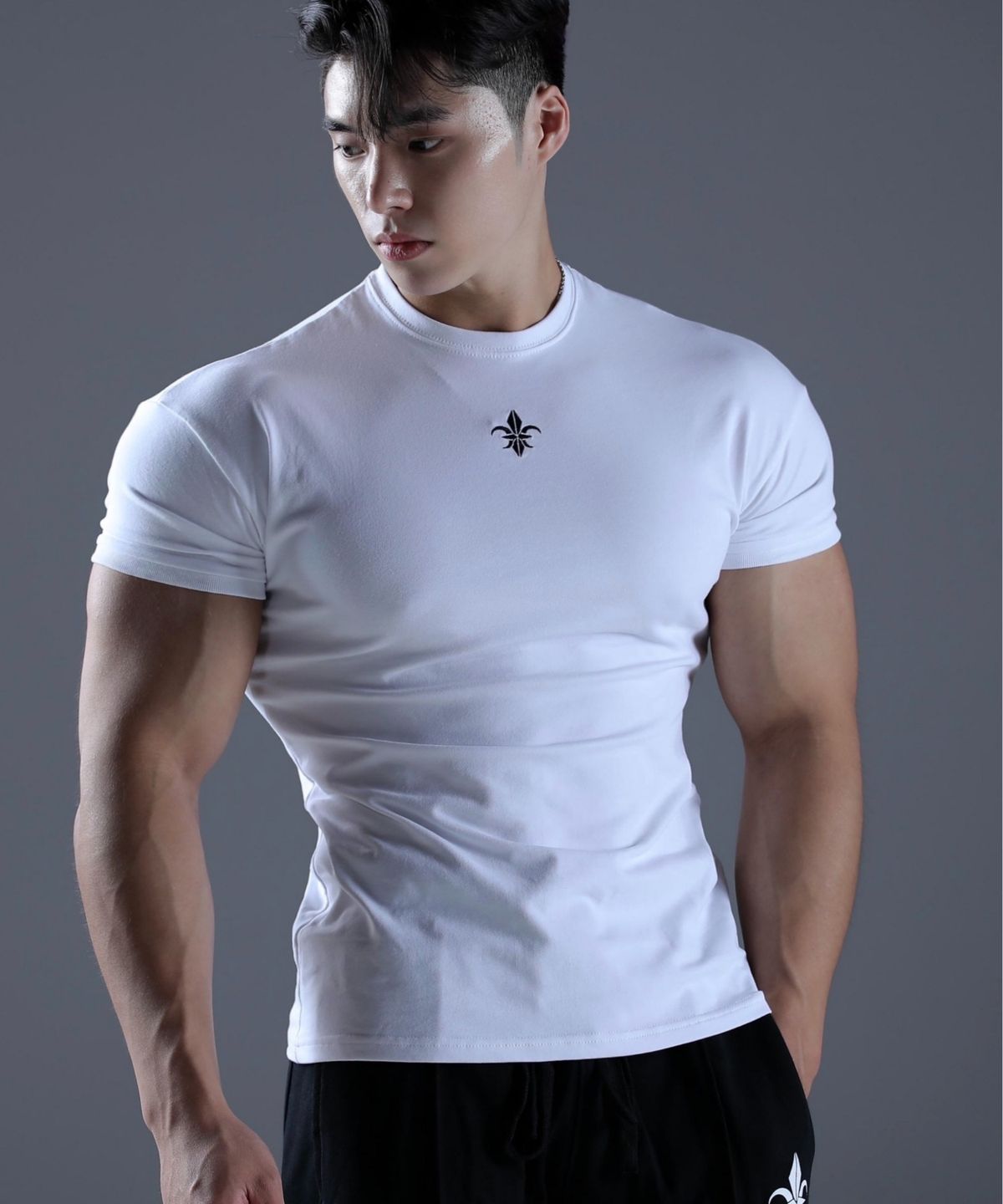 카미드(CARMID) 카미드 로고 머슬핏 반팔 티셔츠 [화이트]