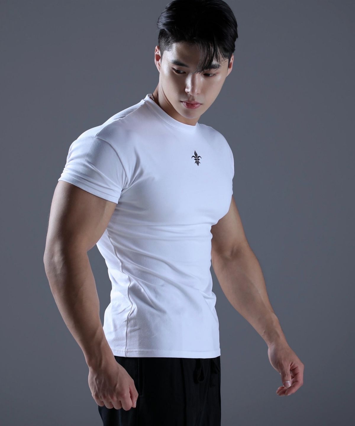 카미드(CARMID) 카미드 로고 머슬핏 반팔 티셔츠 [화이트]