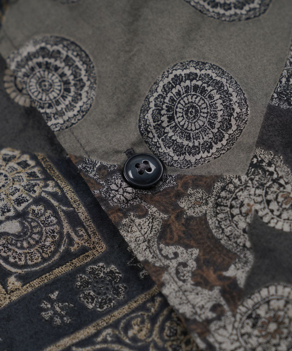 프리즘웍스(FRIZMWORKS) DIAMOND PATCHWORK RELAX SHIRT _ BLACK