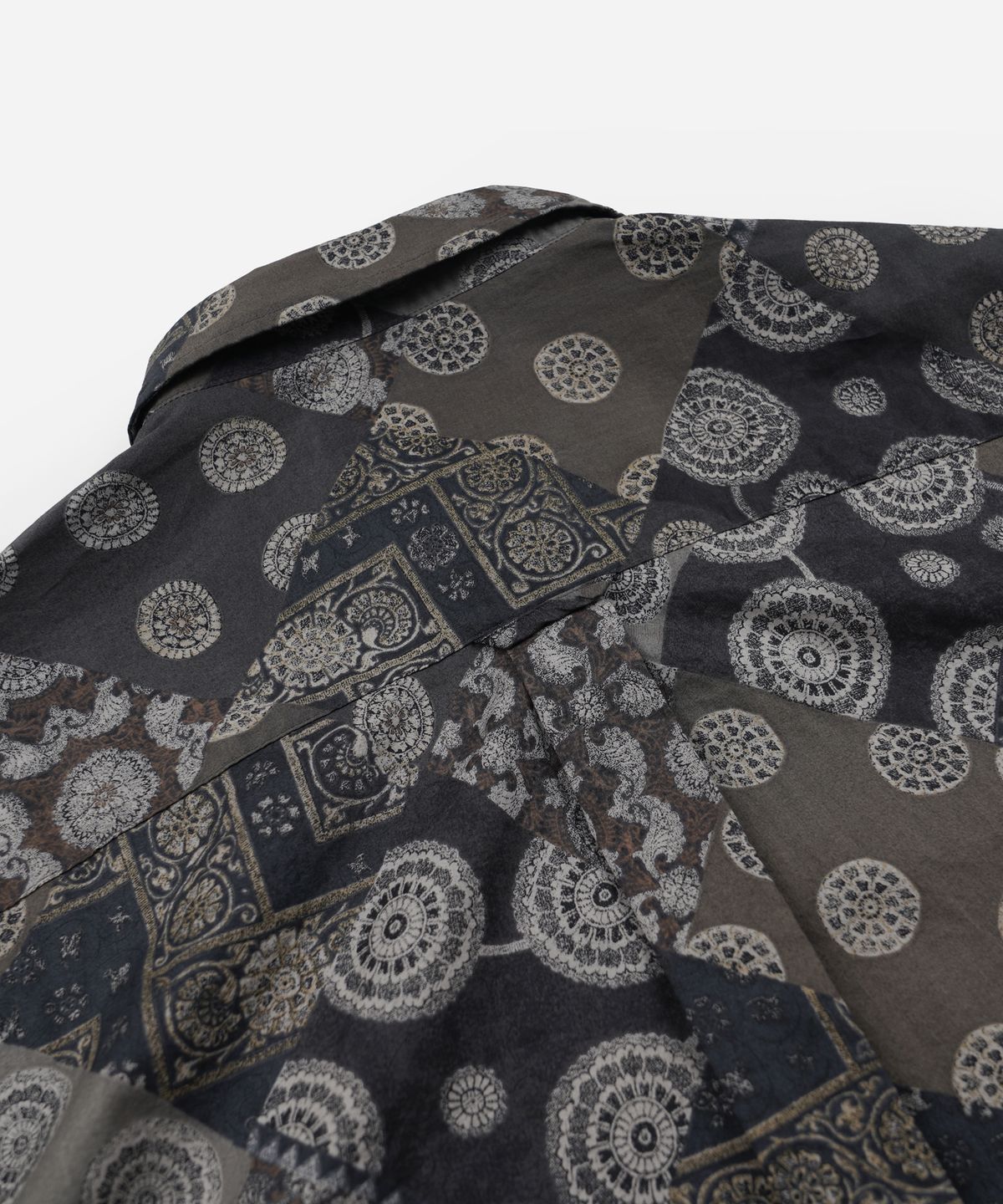프리즘웍스(FRIZMWORKS) DIAMOND PATCHWORK RELAX SHIRT _ BLACK