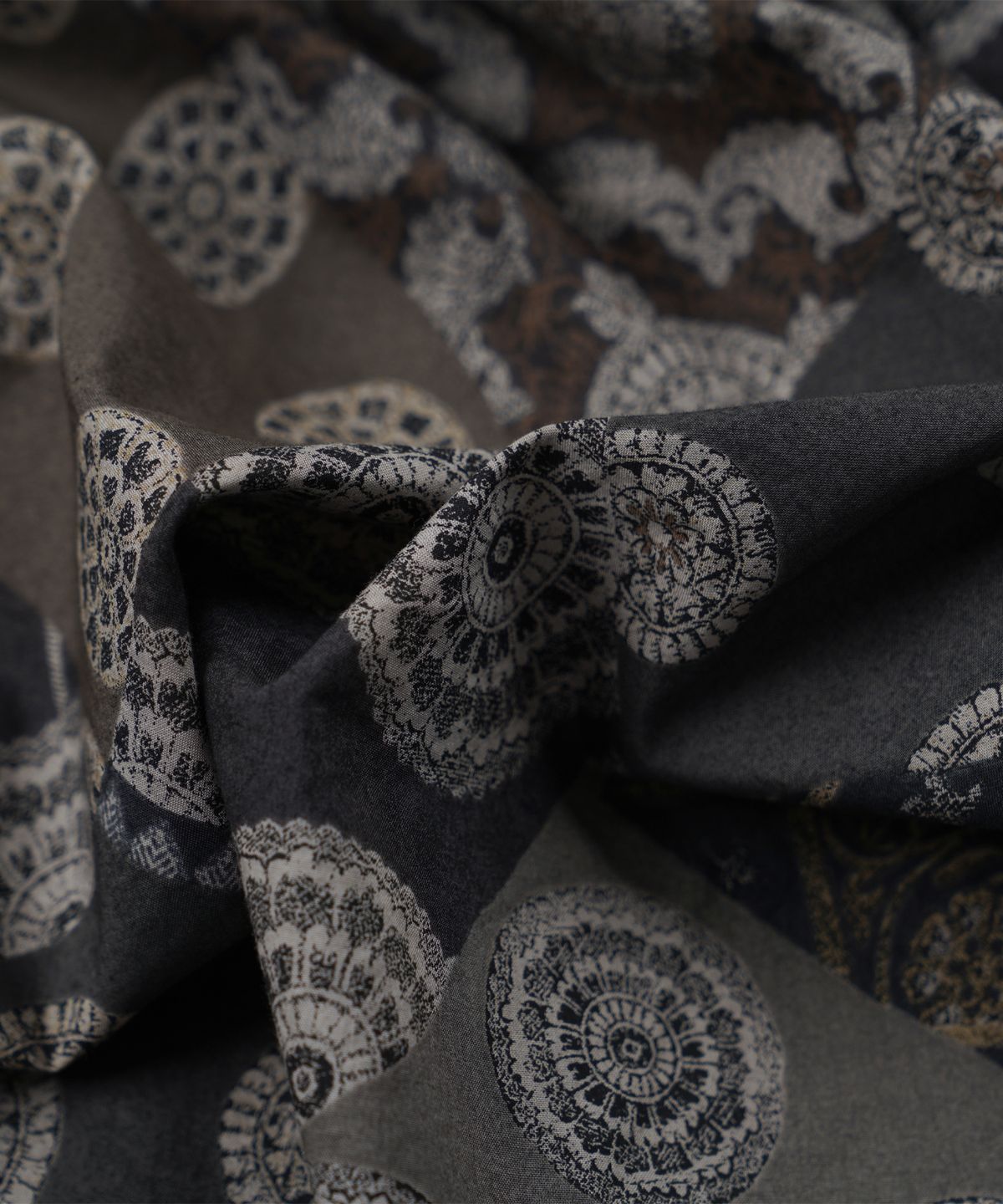 프리즘웍스(FRIZMWORKS) DIAMOND PATCHWORK RELAX SHIRT _ BLACK