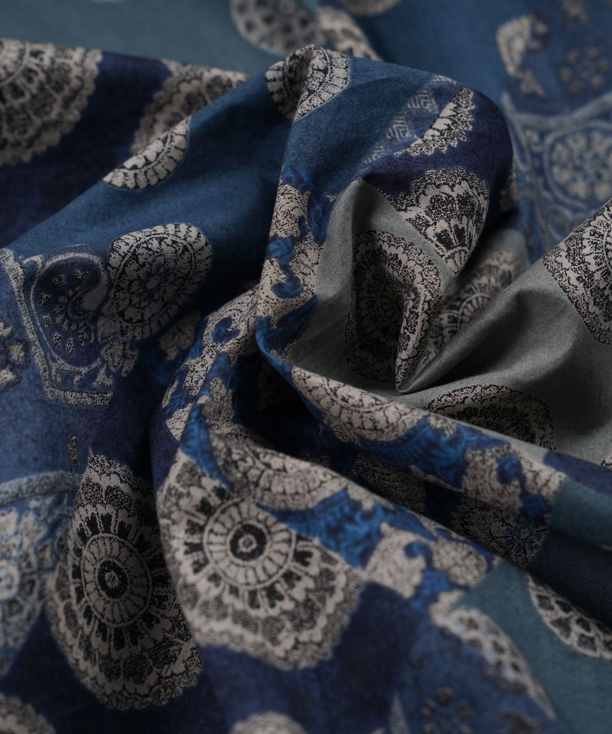 프리즘웍스(FRIZMWORKS) DIAMOND PATCHWORK RELAX SHIRT _ NAVY
