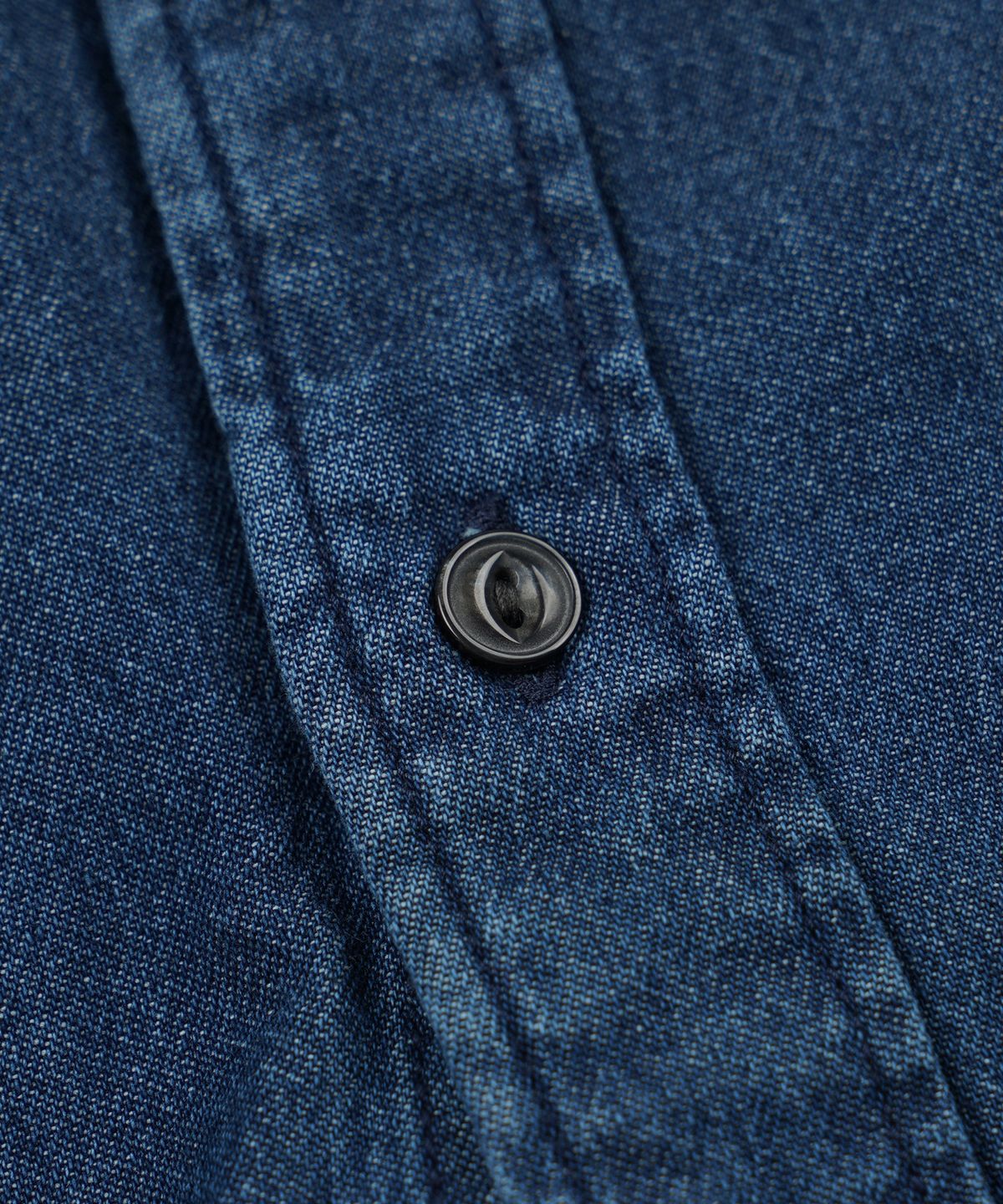 프리즘웍스(FRIZMWORKS) BLEACH DENIM UTILITY SHIRT _ WASHED INDIGO
