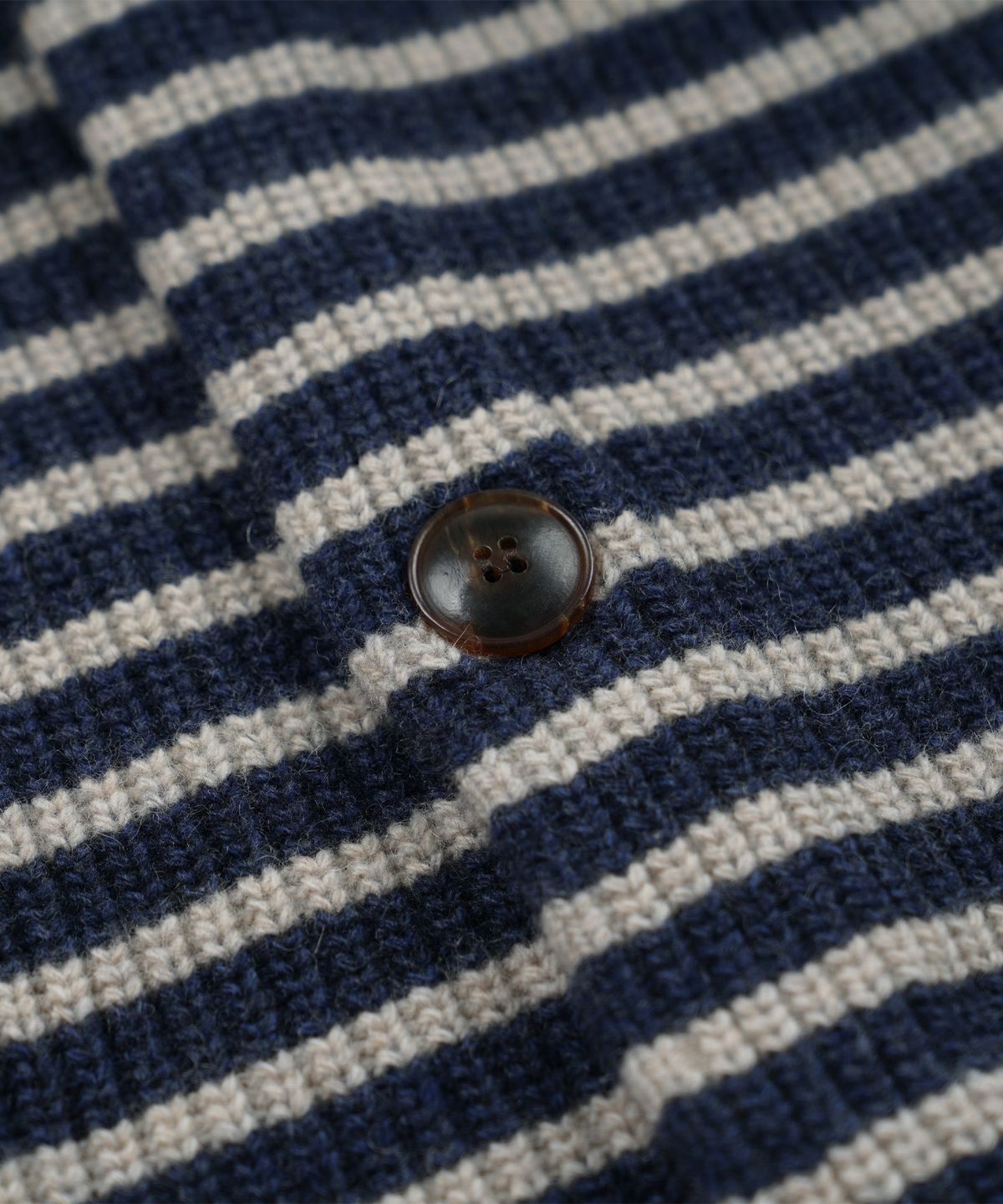 프리즘웍스(FRIZMWORKS) WOOL STRIPE ROUND CARDIGAN _ NAVY