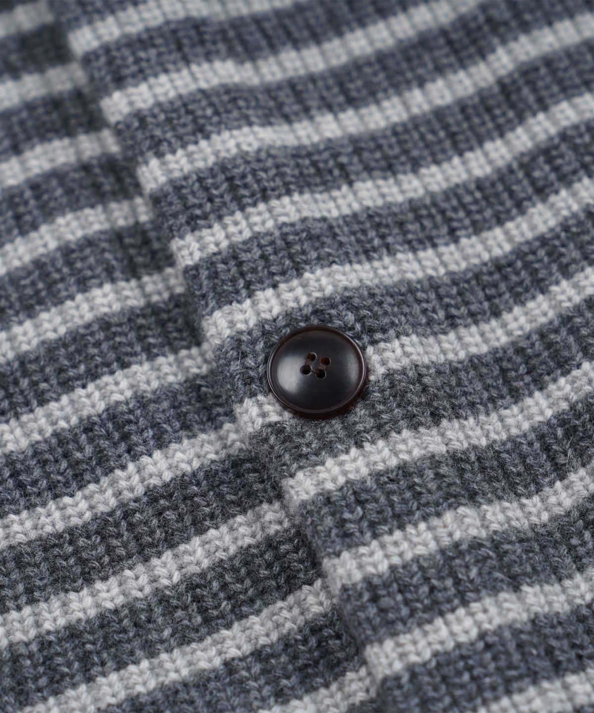 프리즘웍스(FRIZMWORKS) WOOL STRIPE ROUND CARDIGAN _ CHARCOAL