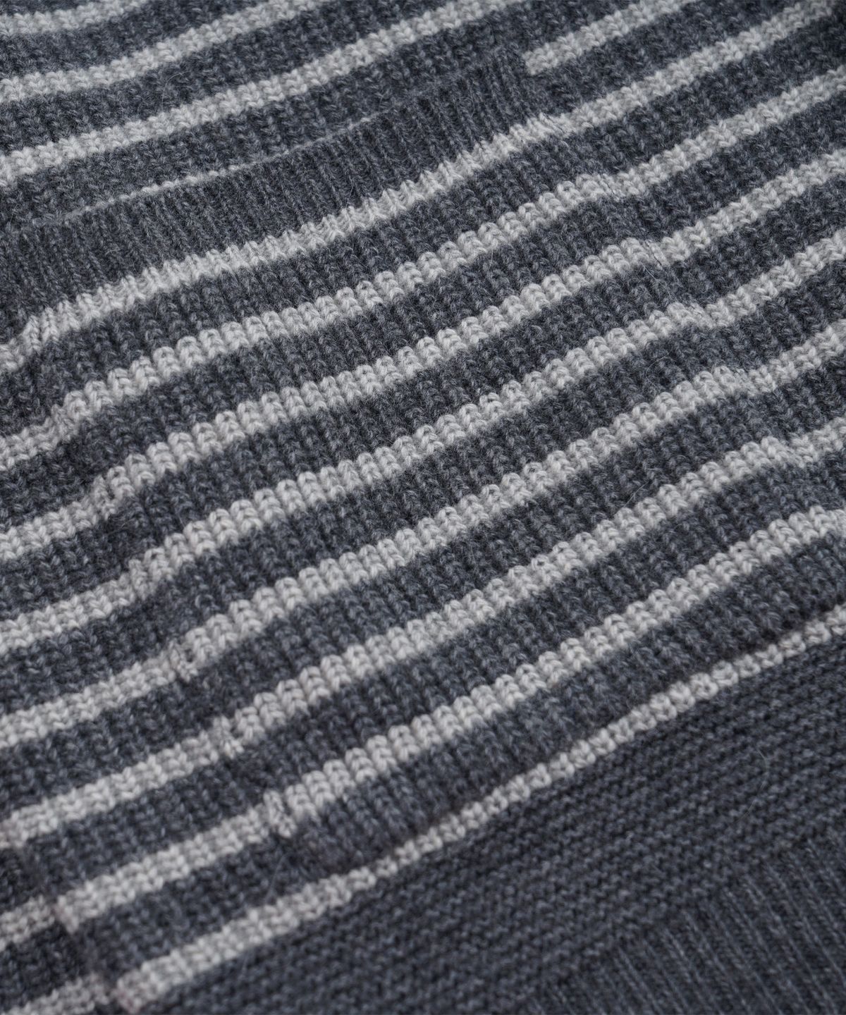 프리즘웍스(FRIZMWORKS) WOOL STRIPE ROUND CARDIGAN _ CHARCOAL