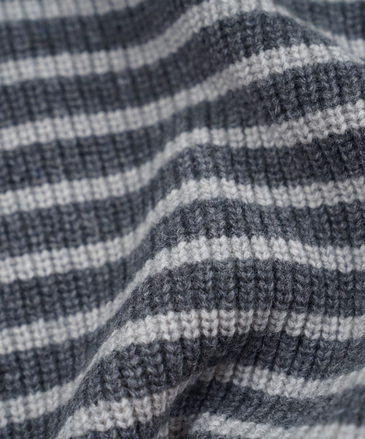 프리즘웍스(FRIZMWORKS) WOOL STRIPE ROUND CARDIGAN _ CHARCOAL