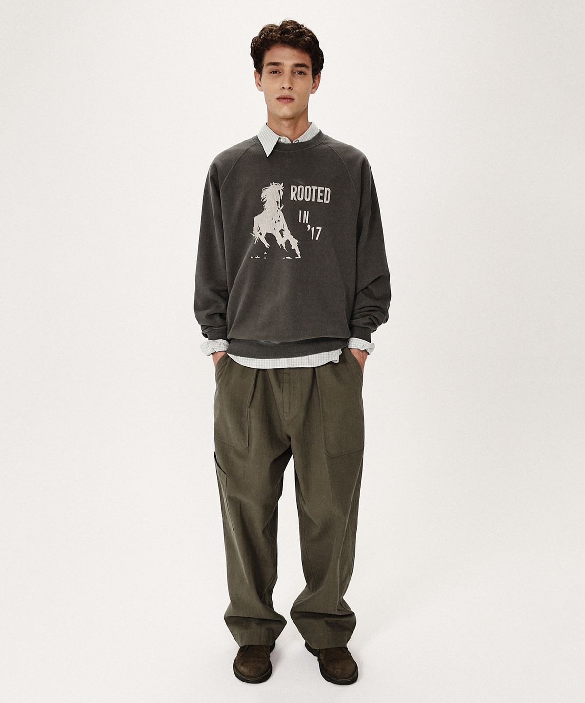 셔터(SHIRTER) VTG LOGO SWEATSHIRT (CHARCOAL)