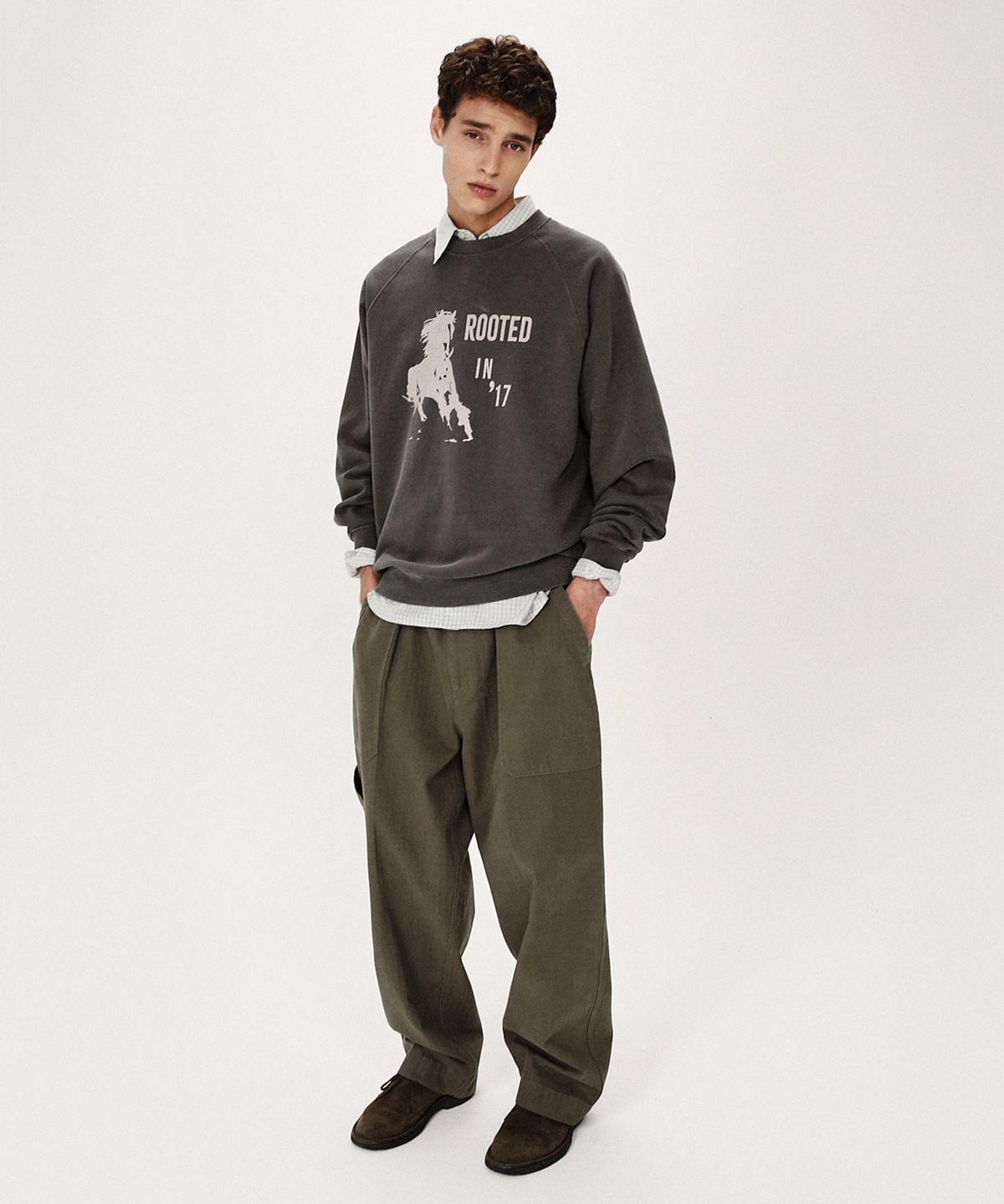 셔터(SHIRTER) VTG LOGO SWEATSHIRT (CHARCOAL)
